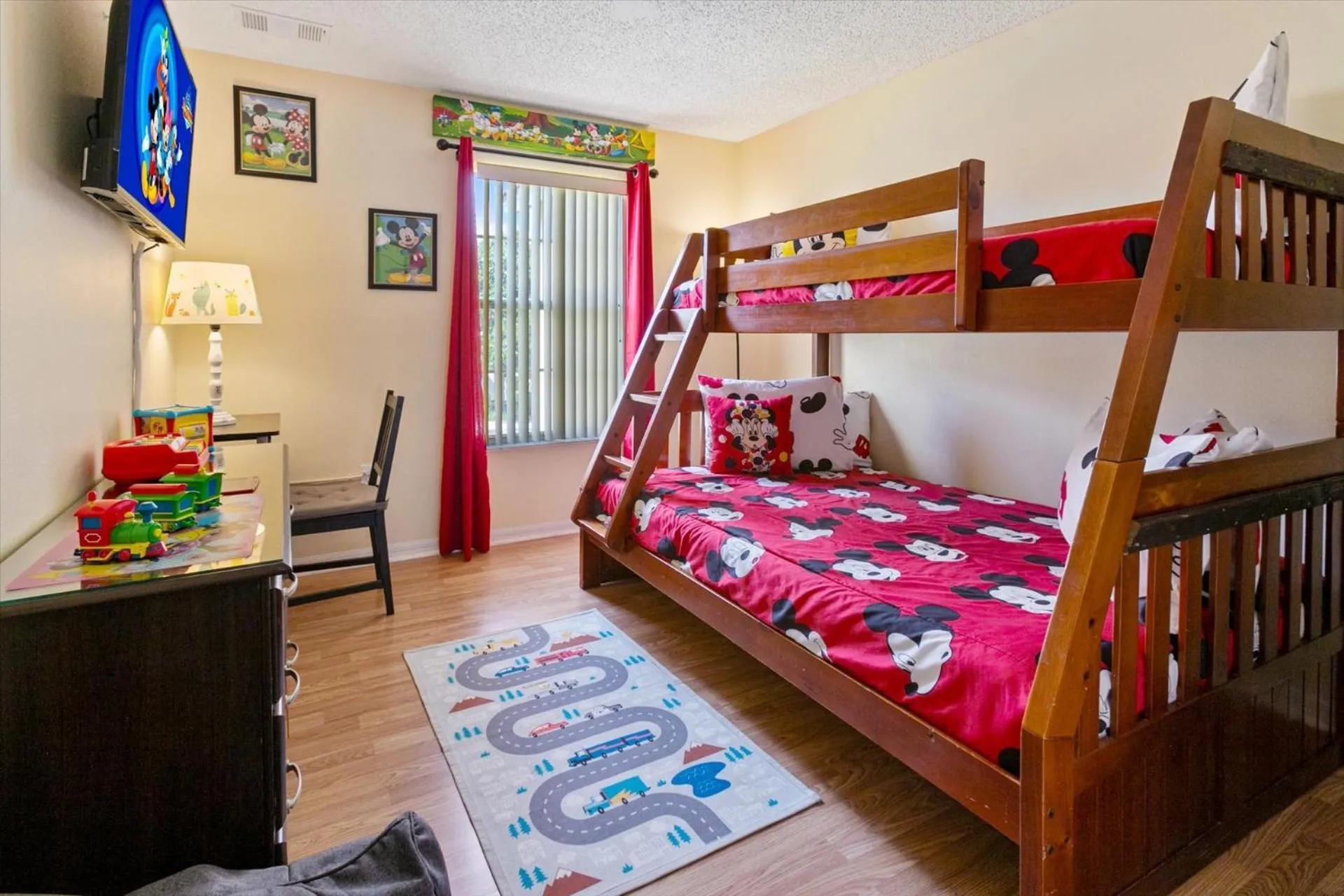 Bedroom, Bed in 8569 Crystal Cove