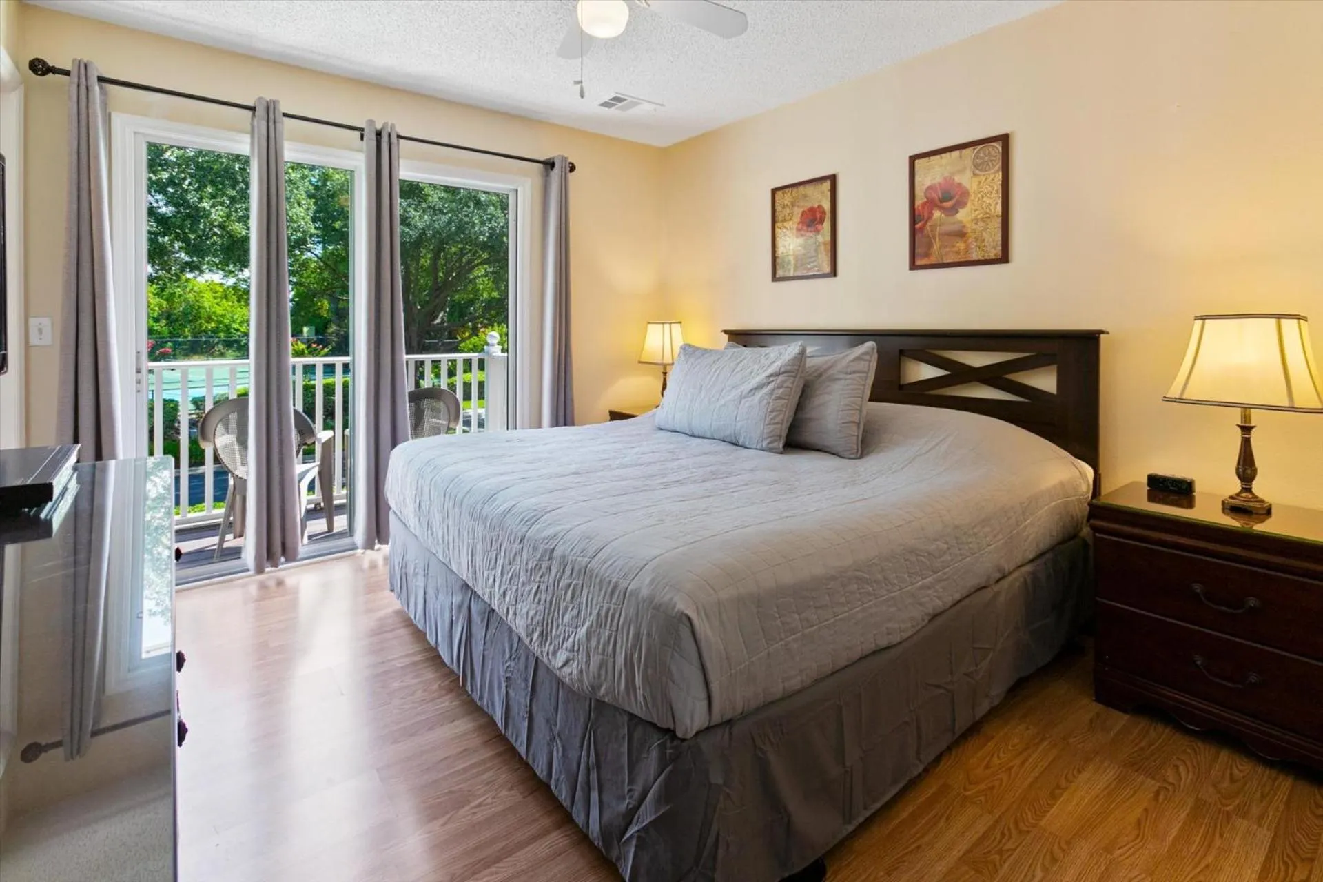 Bedroom, Bed in 8569 Crystal Cove