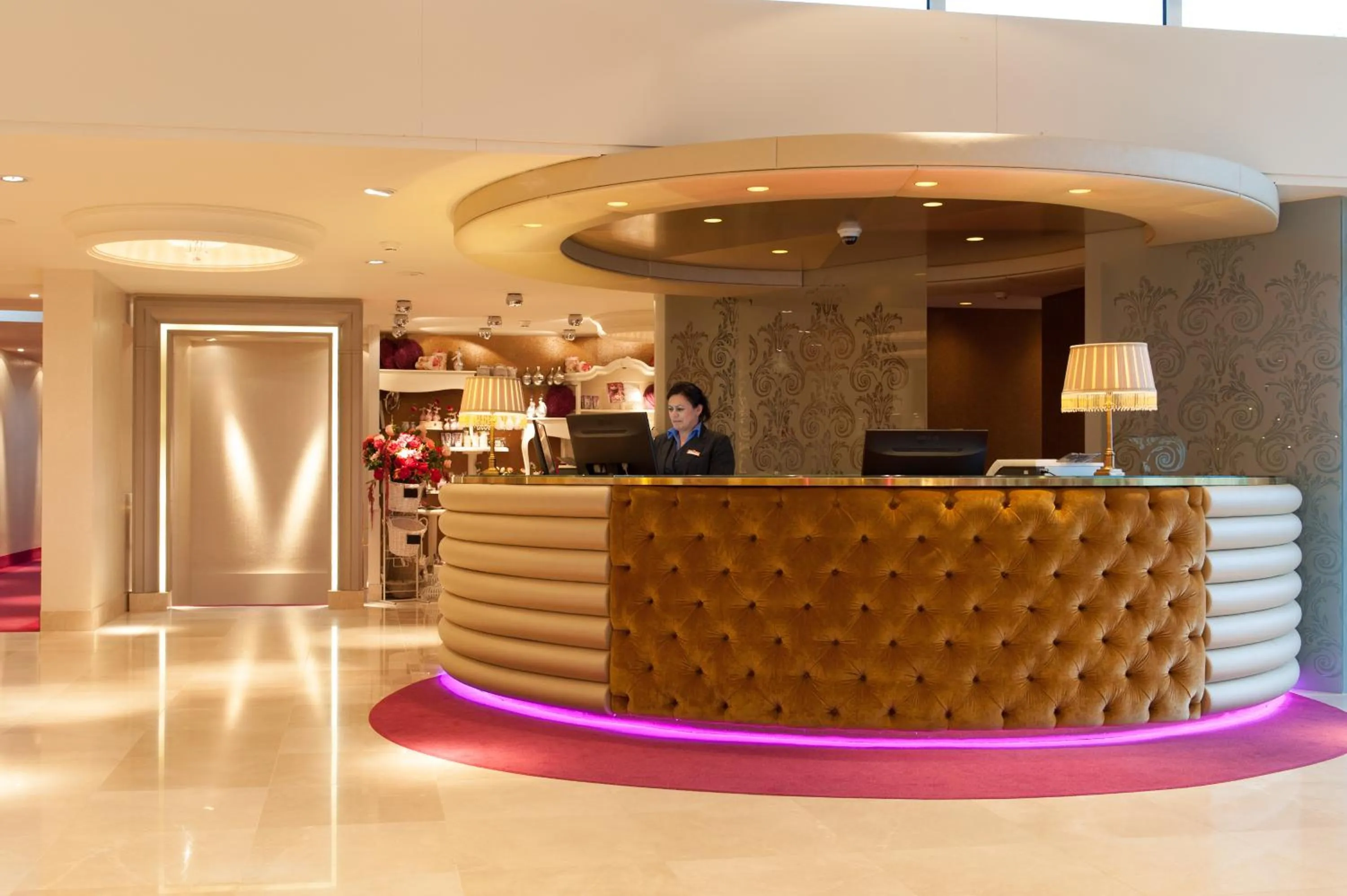 Facade/entrance in Hotel ReeHorst