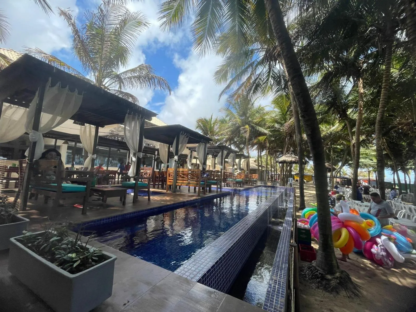 Restaurant/places to eat in Village Cartier Beach