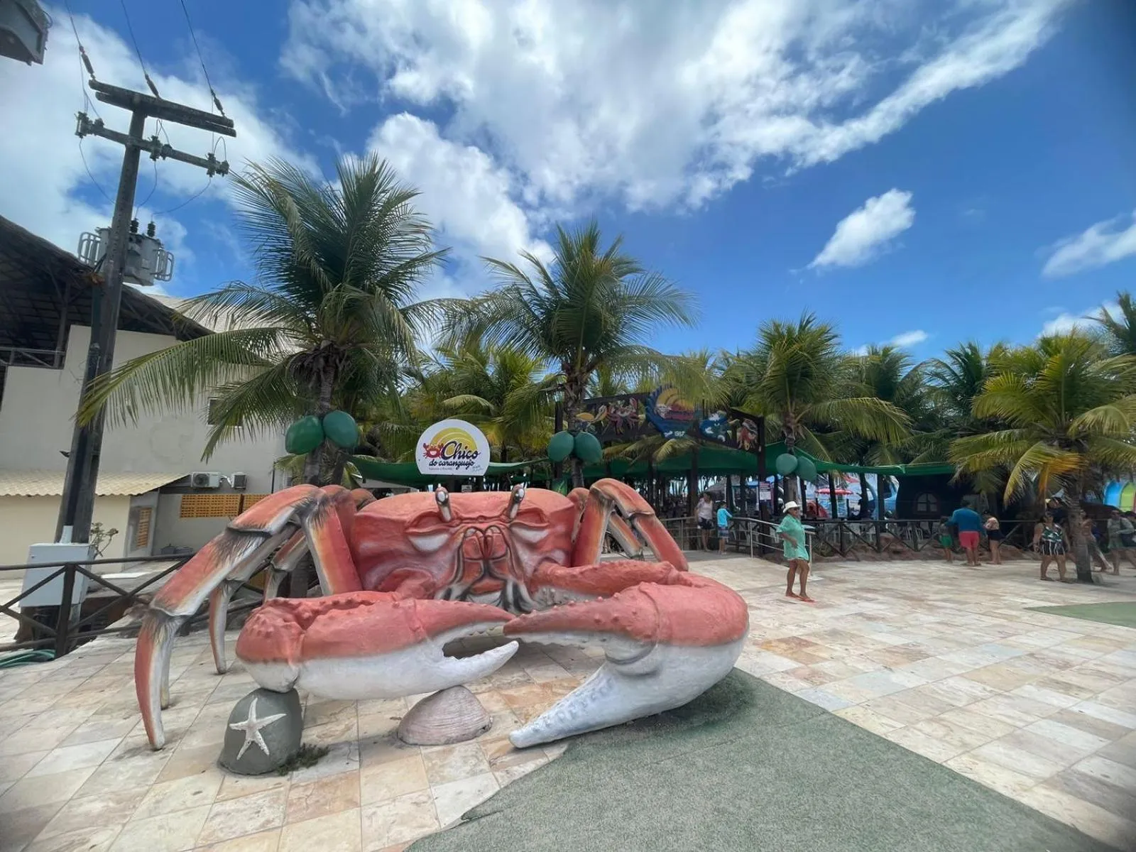 Restaurant/places to eat in Village Cartier Beach