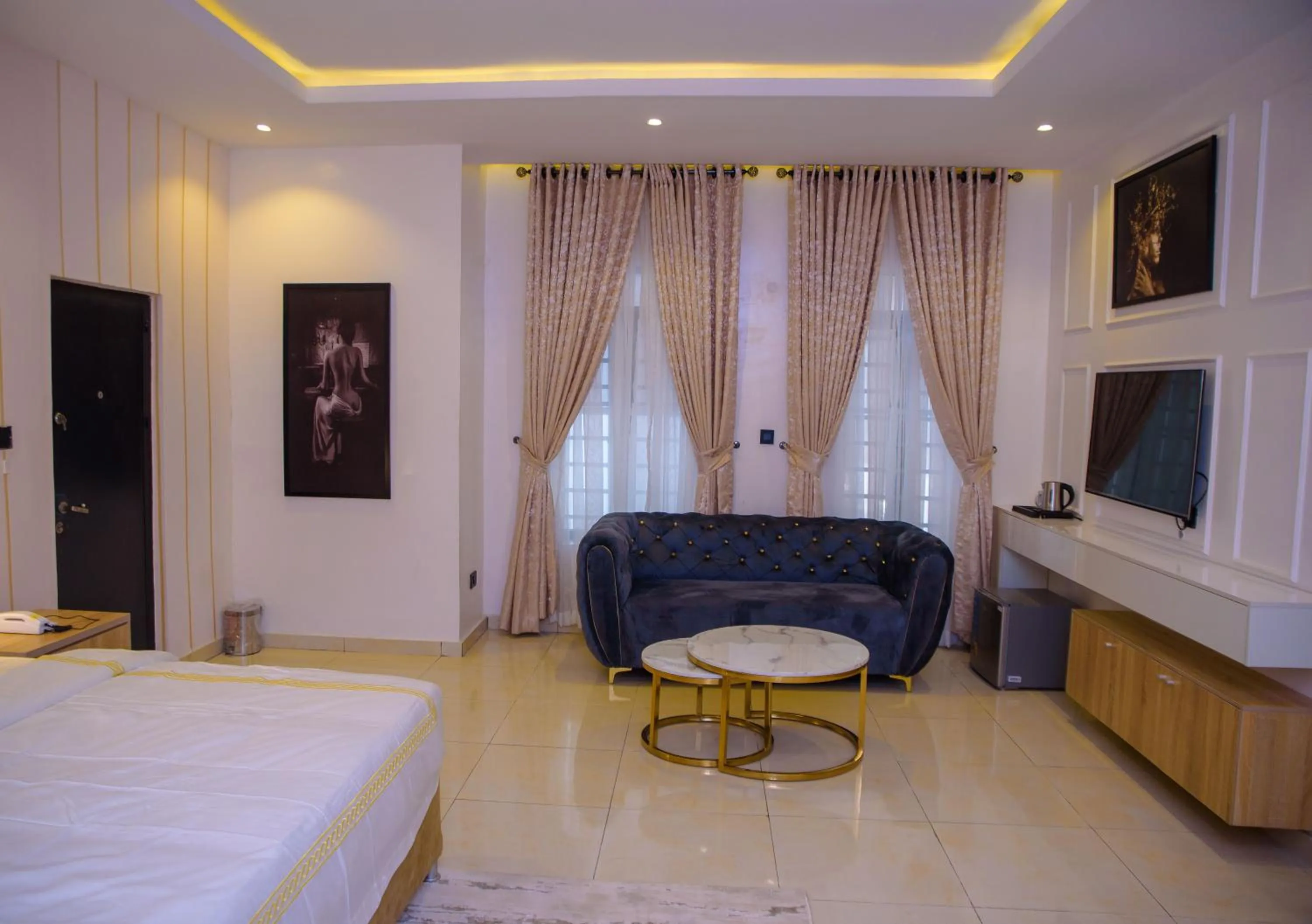 hair dresser, Bed in Elcastillo Homes