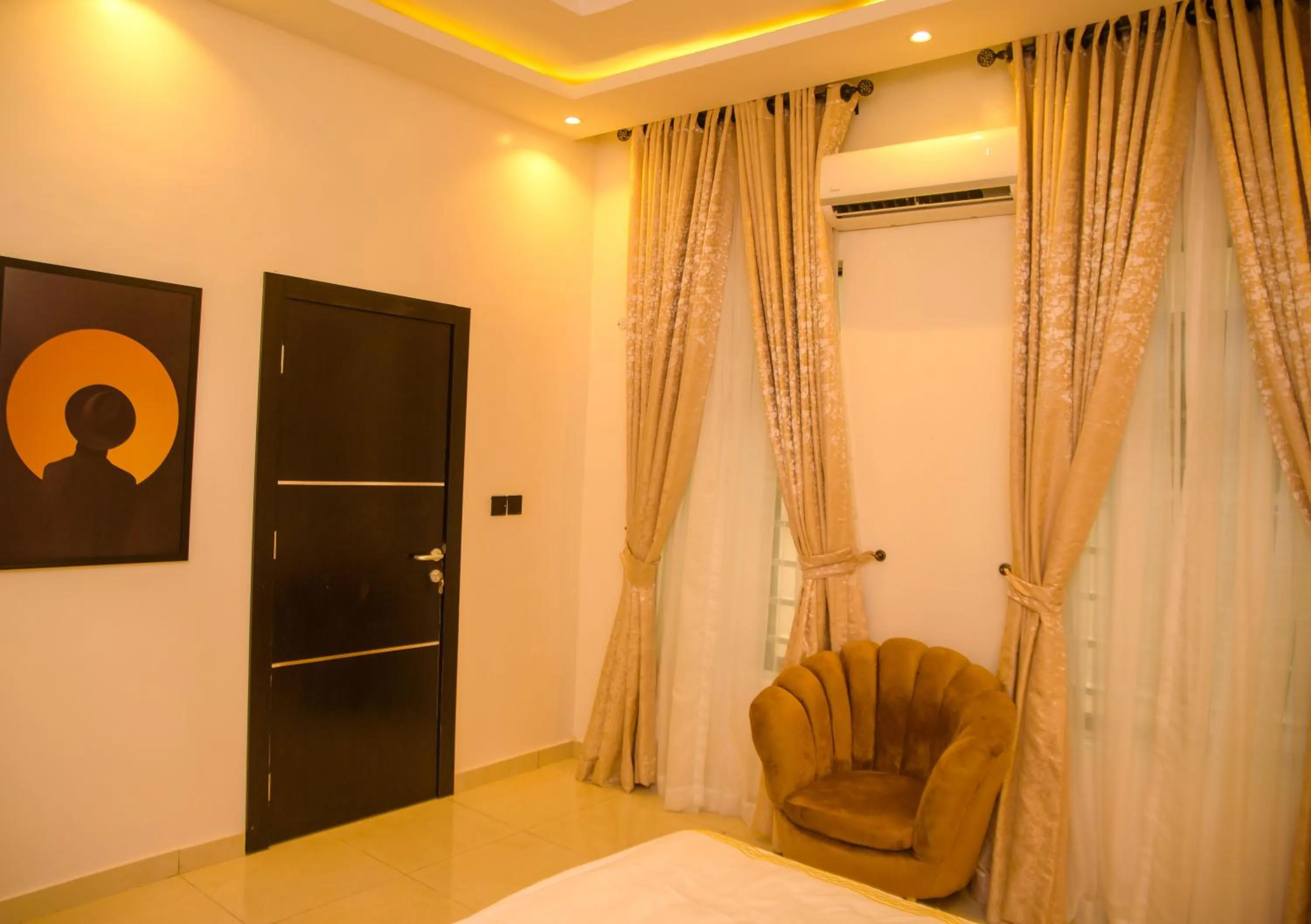 Seating area, Bed in Elcastillo Homes