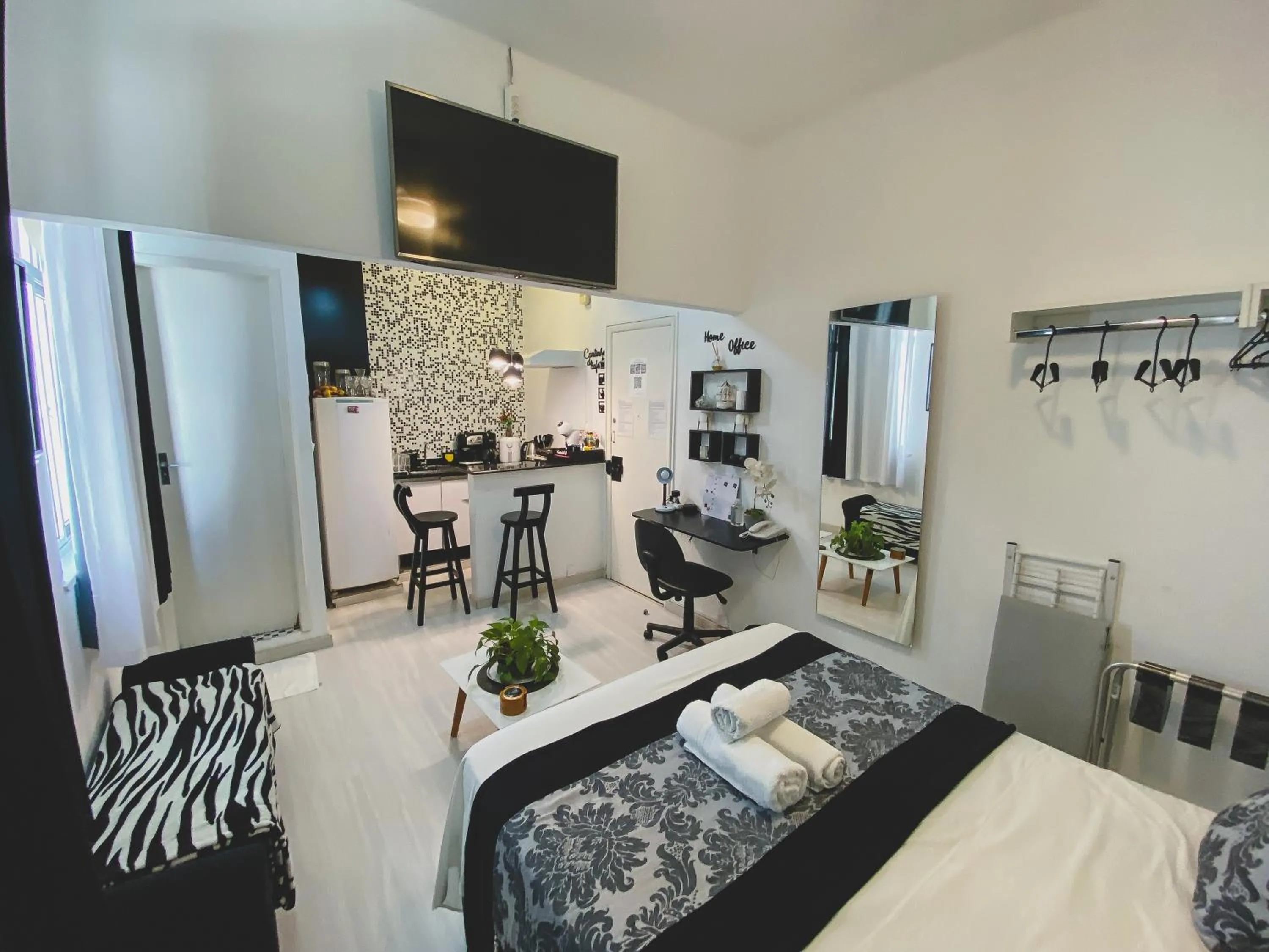 Bed in Studio Leblon