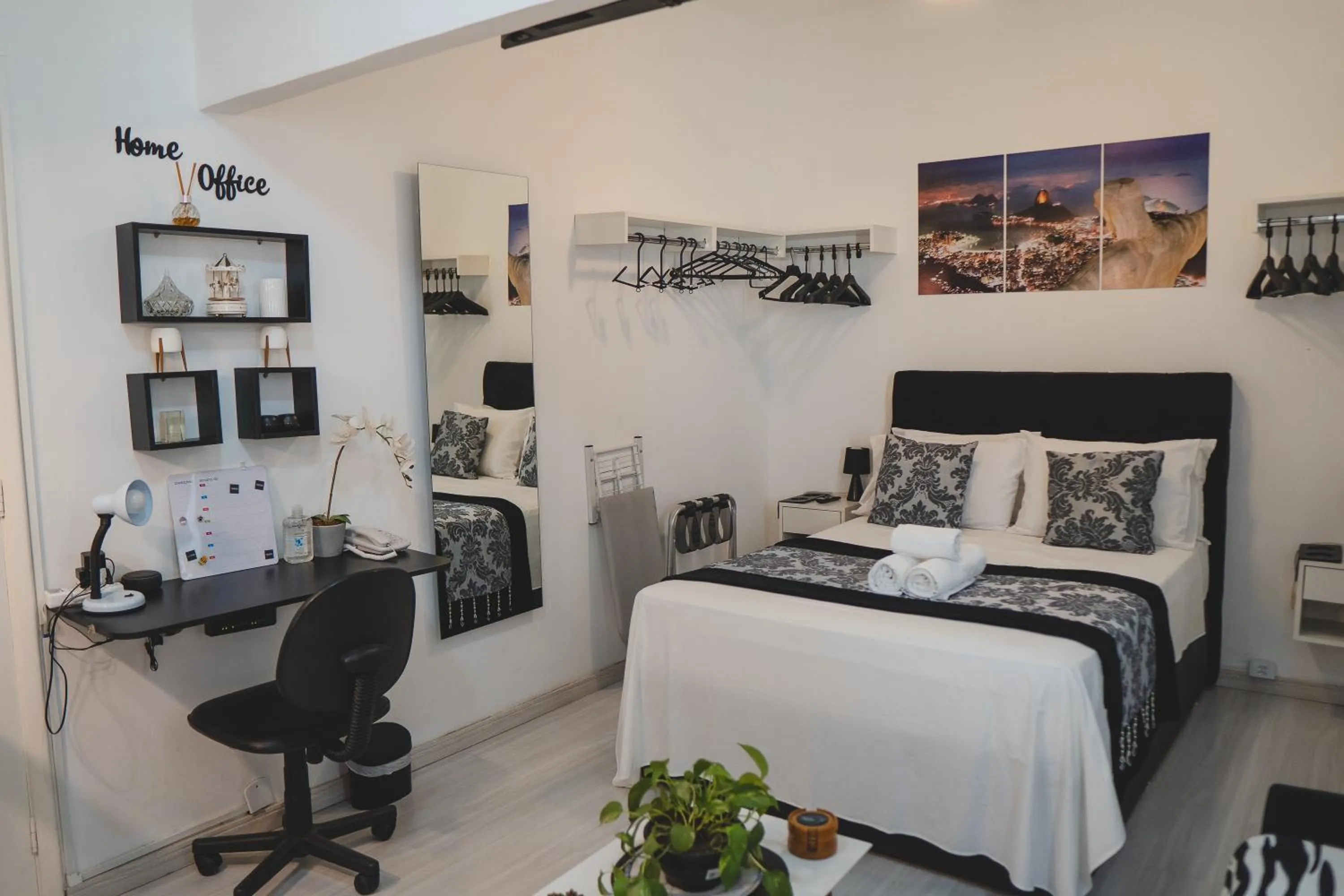 Bed in Studio Leblon