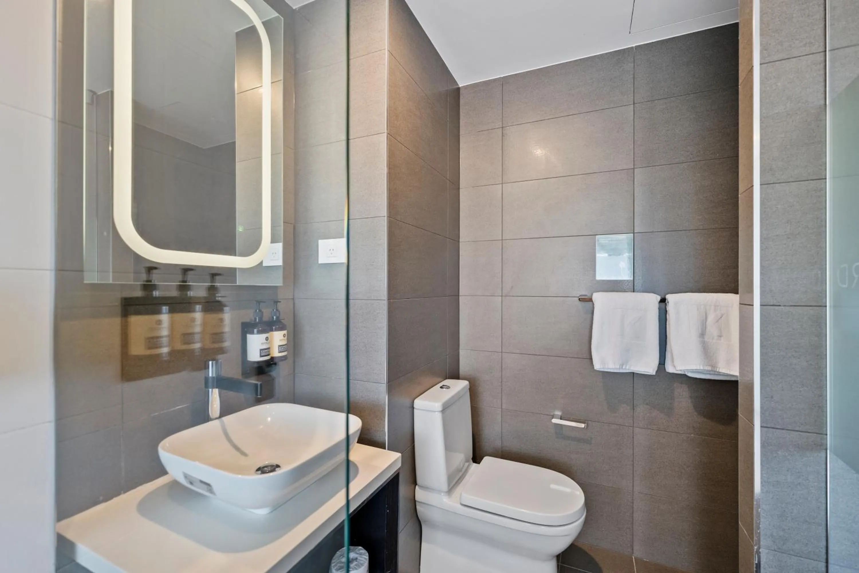 Toilet in The Kingsford, an Ascend Collection Hotel