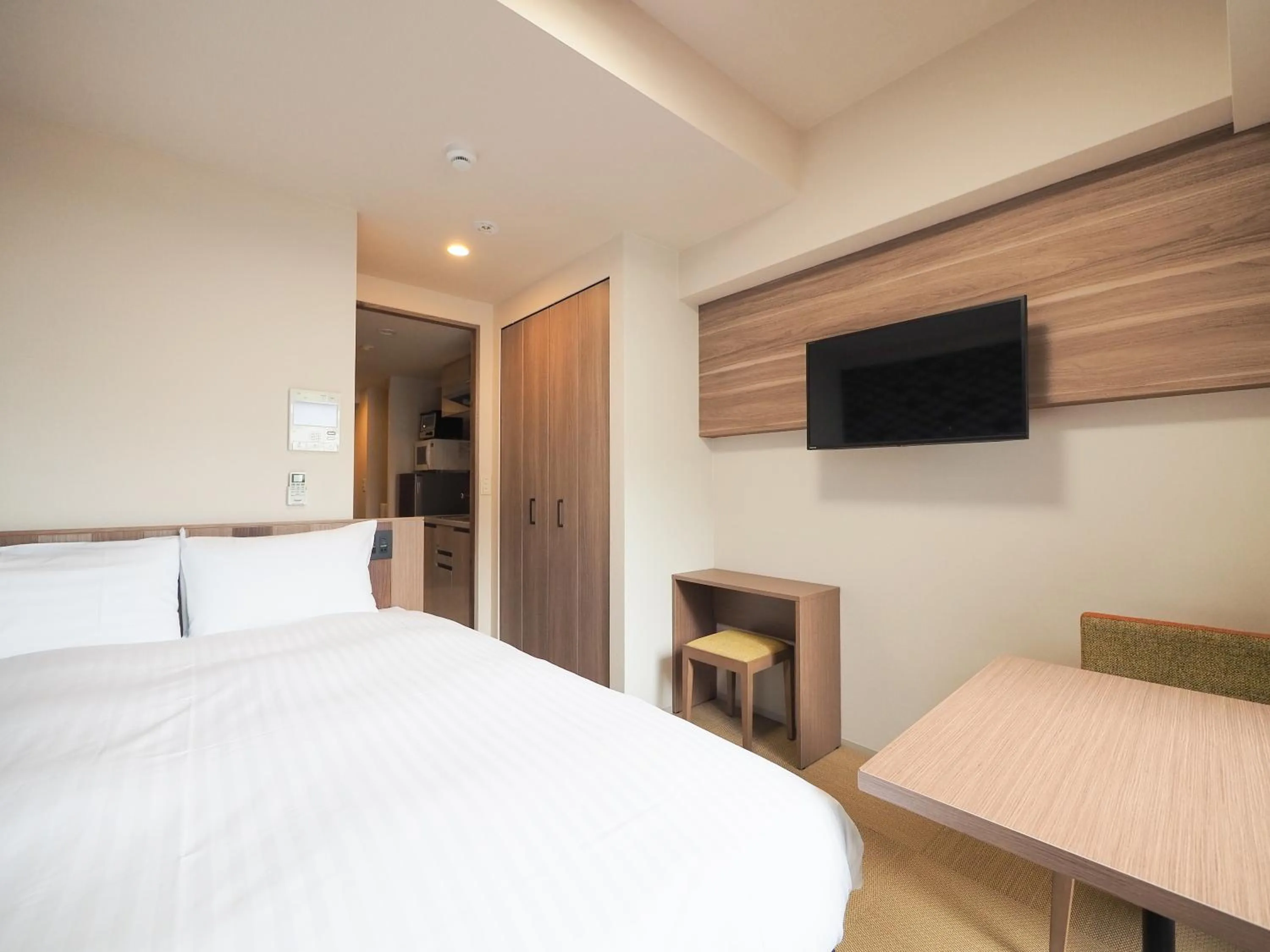 Photo of the whole room, Bed in HIYORI Stay Kyoto Kamogawa