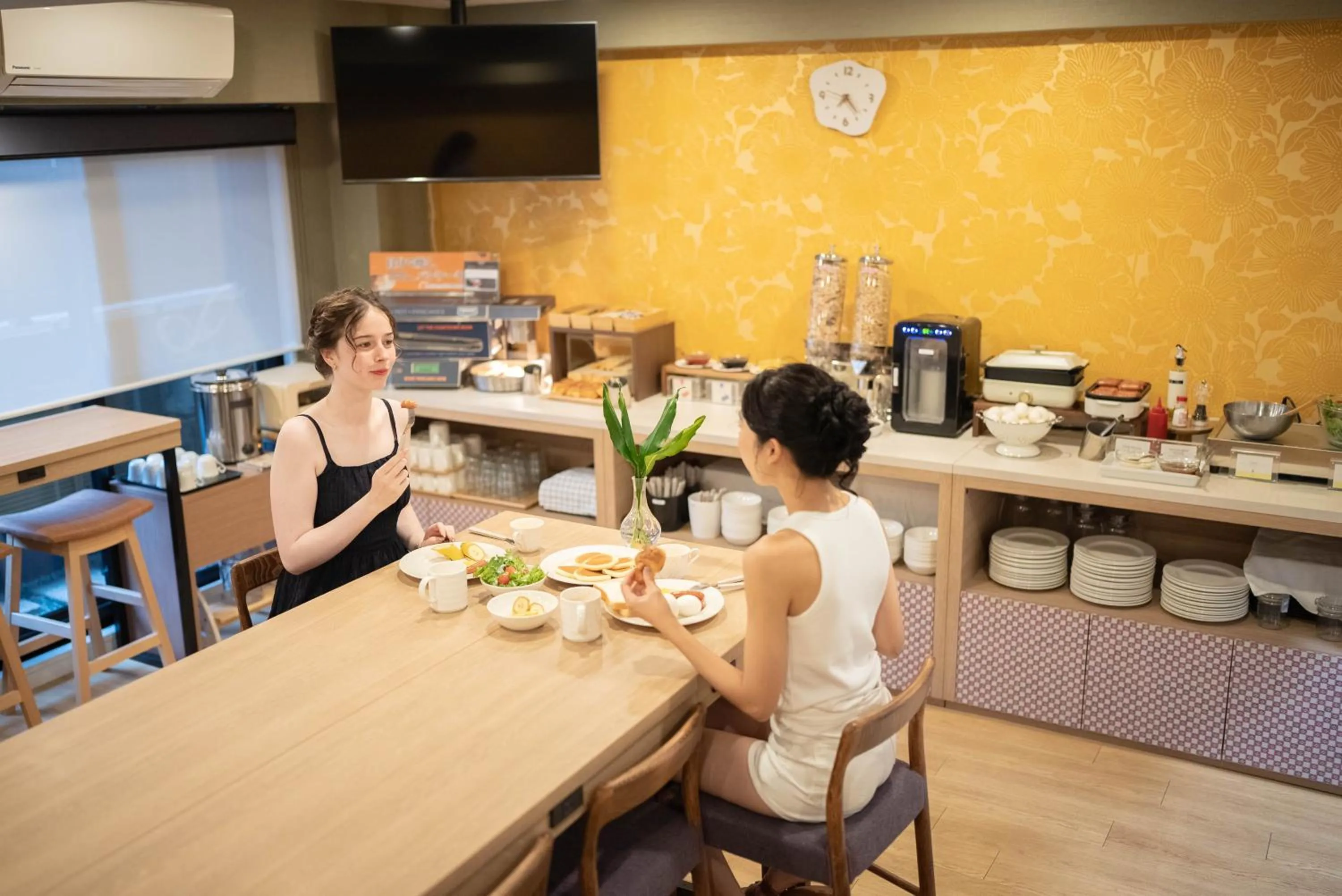 Restaurant/places to eat in HIYORI Stay Kyoto Kamogawa