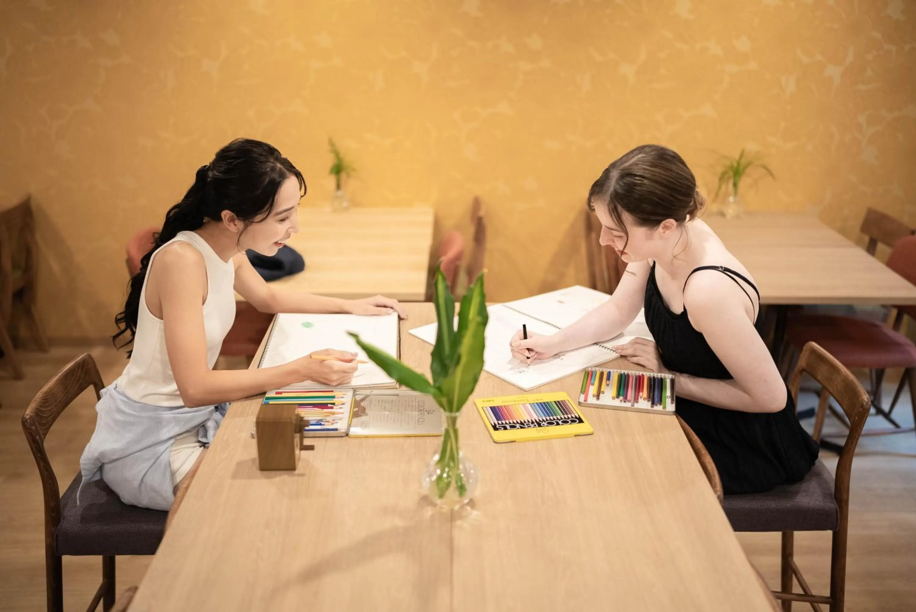 Communal lounge/ TV room in HIYORI Stay Kyoto Kamogawa