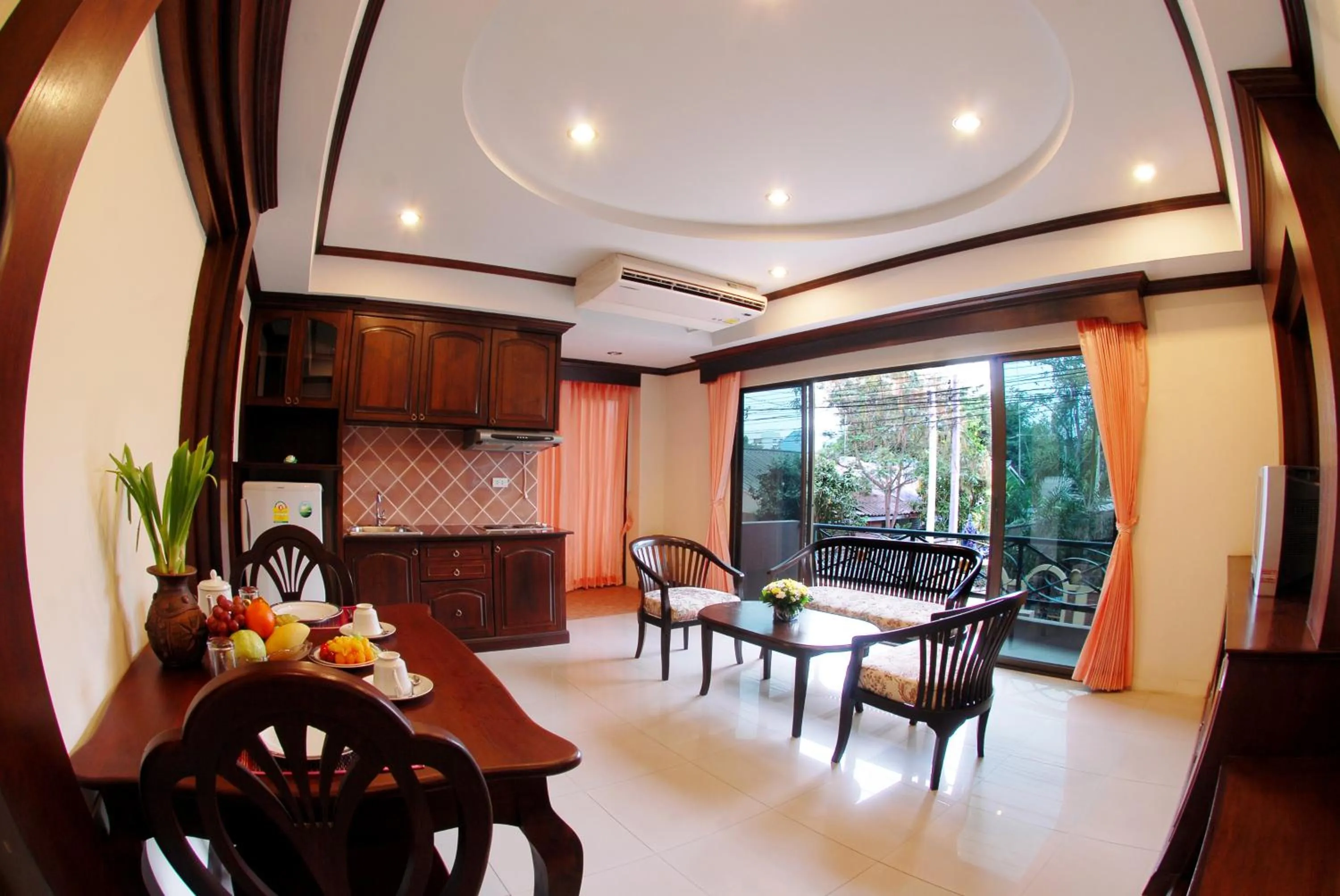 Dining area in Golden Villa Pattaya