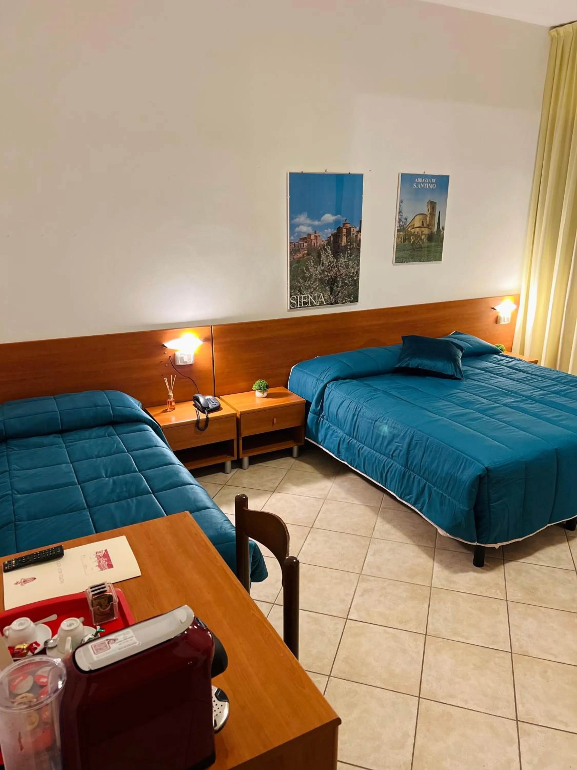 Coffee/tea facilities, Bed in Hotel Vico Alto Siena