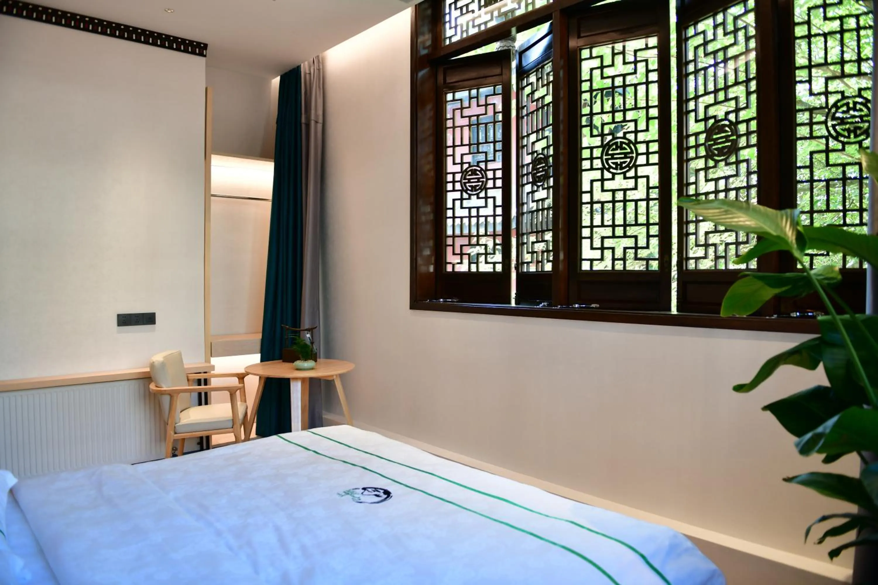 Photo of the whole room, Bed in Xishu Garden Inn - Travel Agency service - Car Rent service - English Speaking