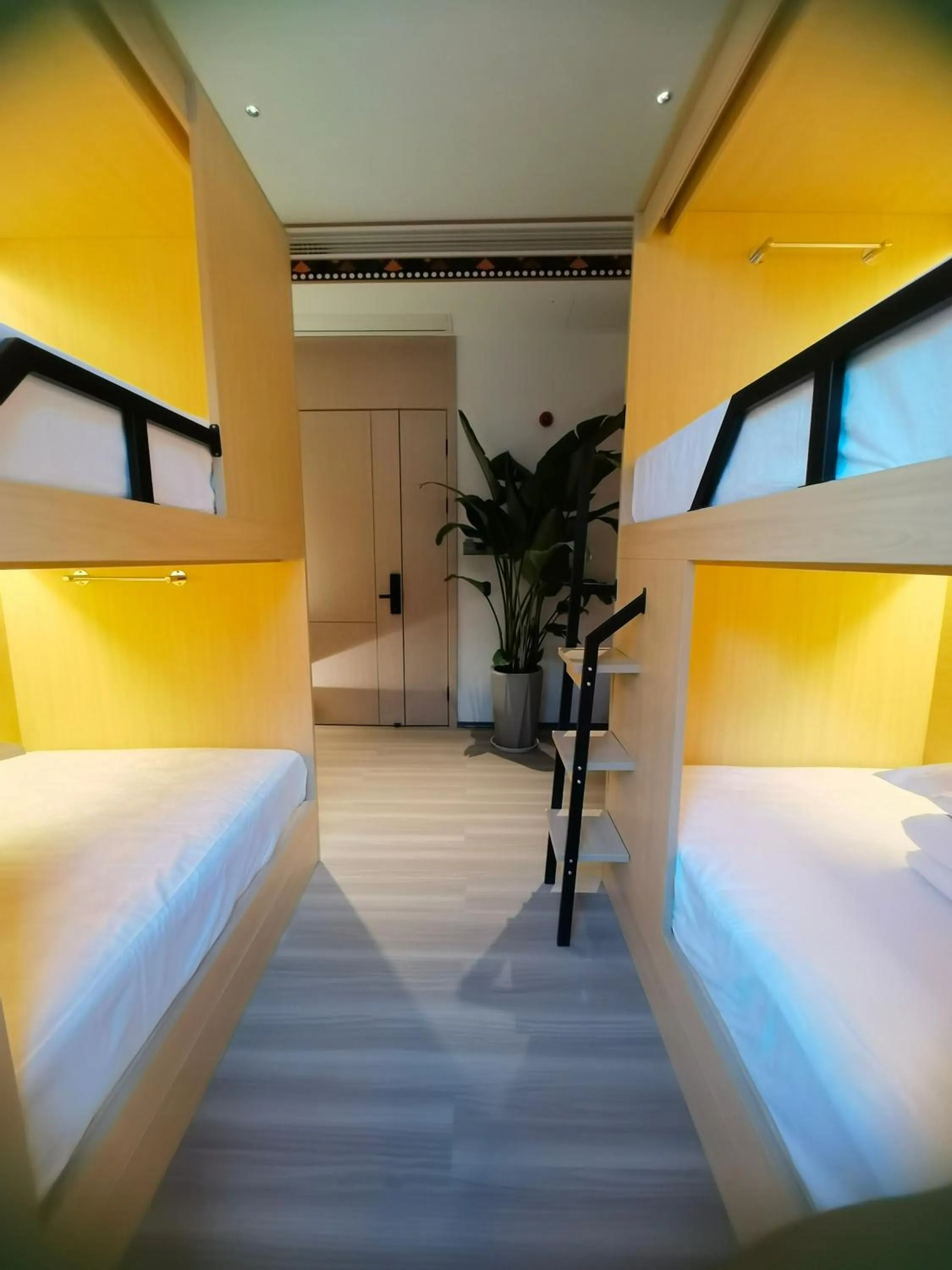 Photo of the whole room, Bed in Xishu Garden Inn - Travel Agency service - Car Rent service - English Speaking