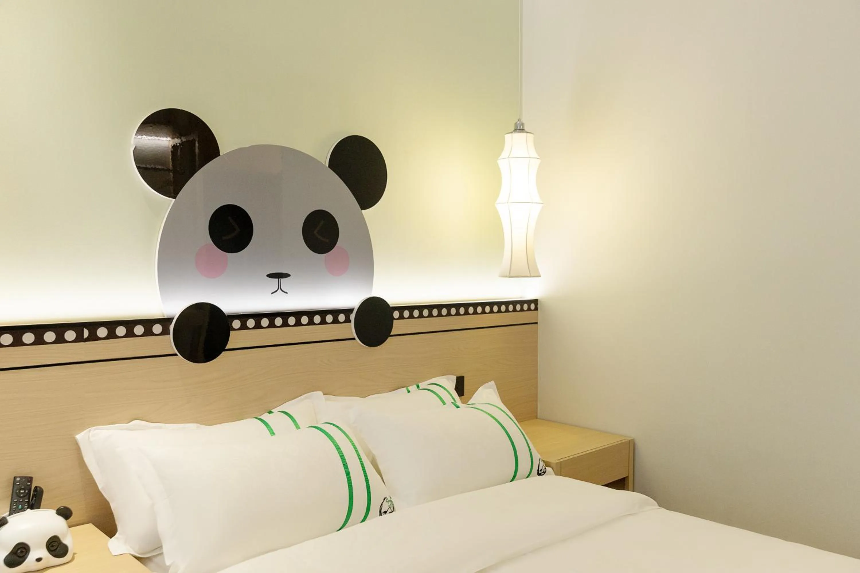 Bed in Xishu Garden Inn - Travel Agency service - Car Rent service - English Speaking