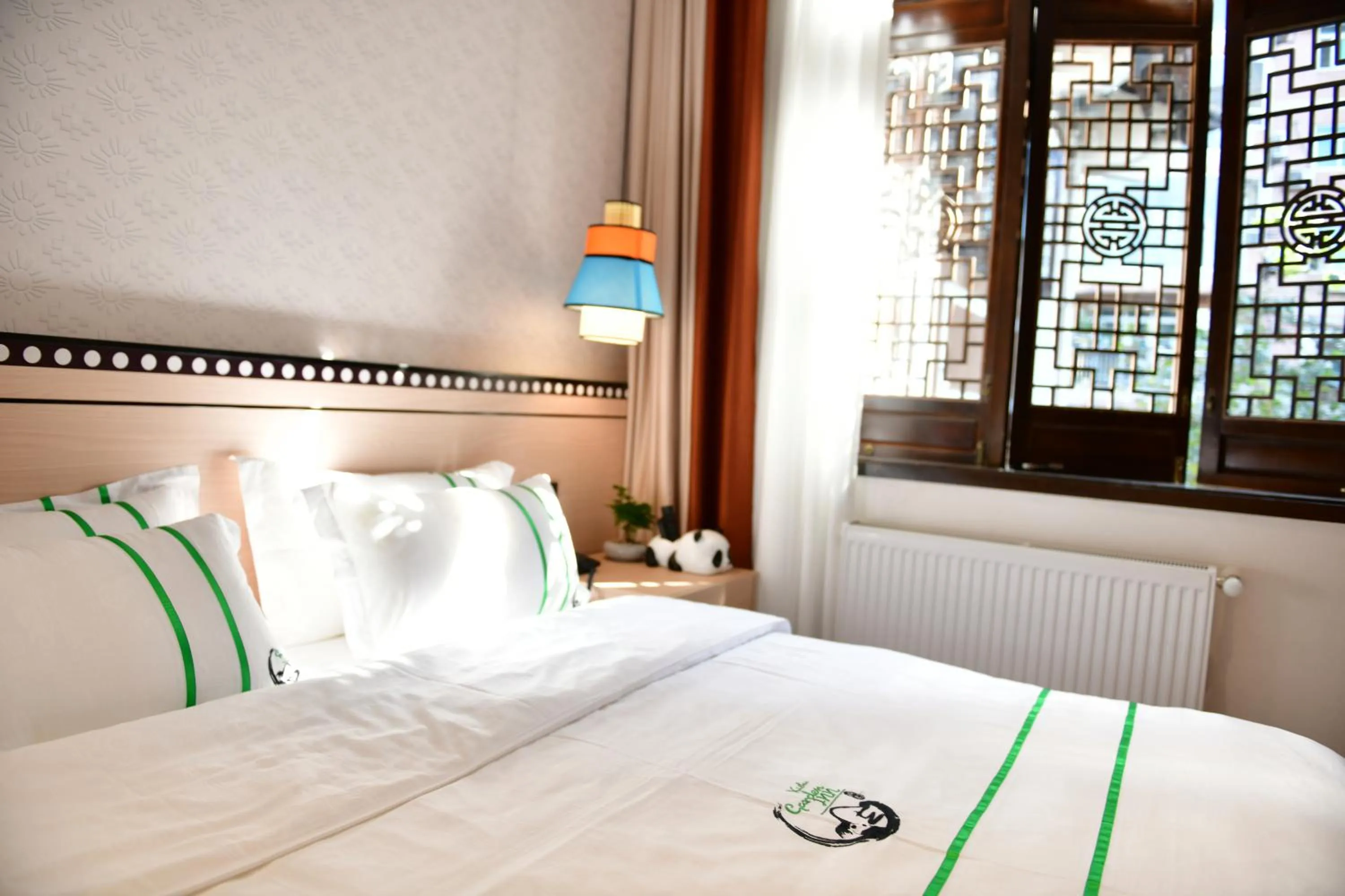 Bed in Xishu Garden Inn - Travel Agency service - Car Rent service - English Speaking