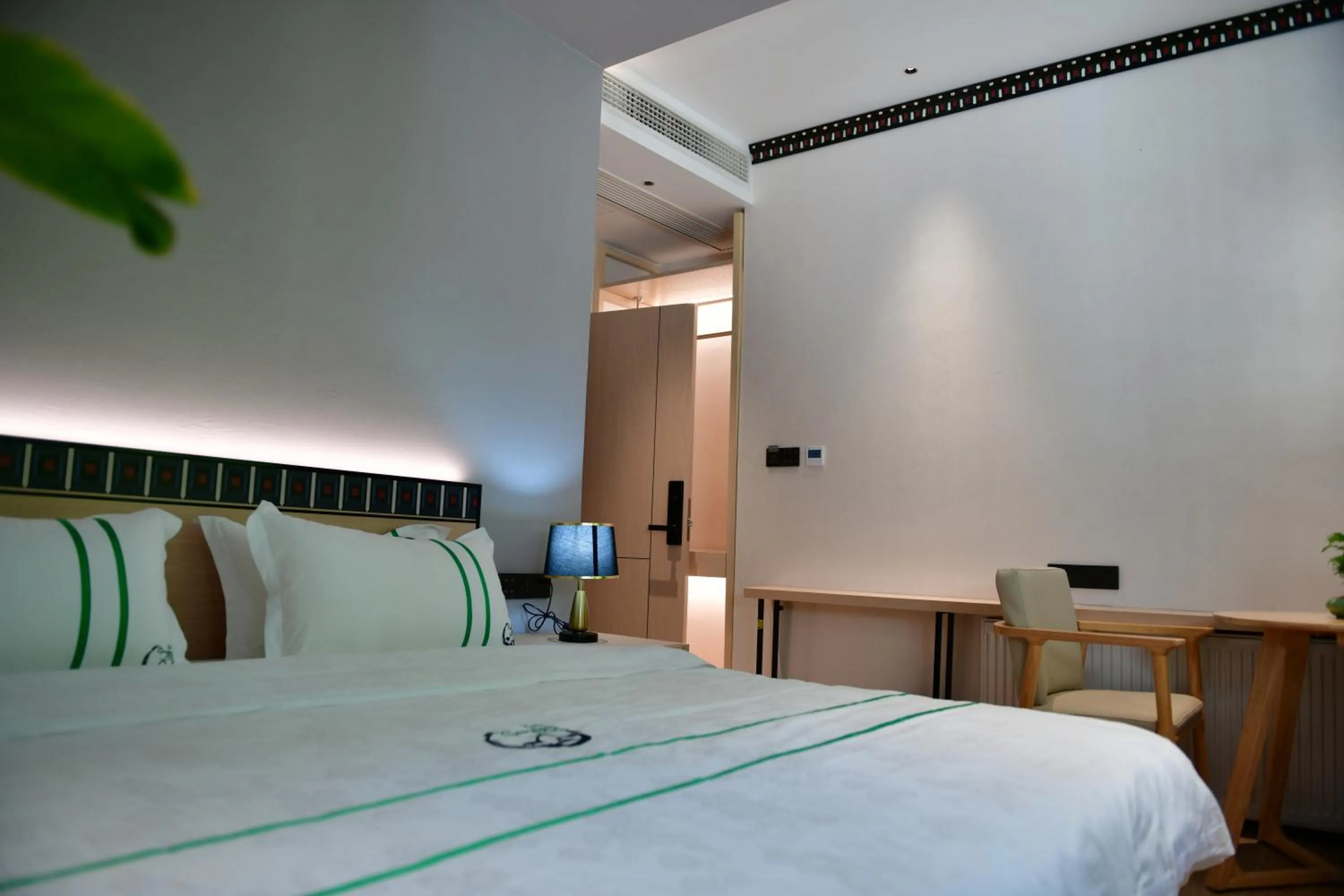 Bed in Xishu Garden Inn - Travel Agency service - Car Rent service - English Speaking