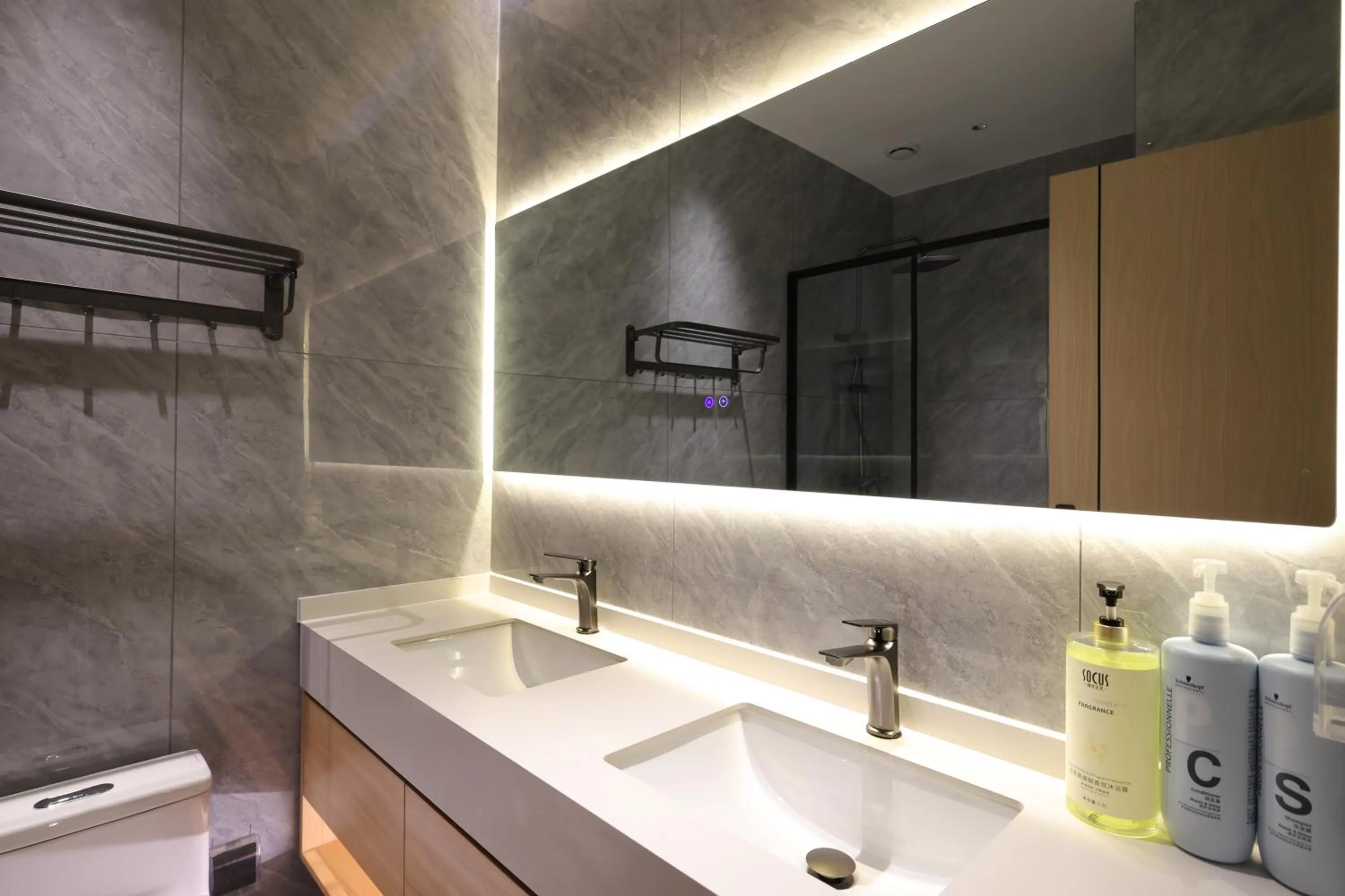 Toilet in Xishu Garden Inn - Travel Agency service - Car Rent service - English Speaking