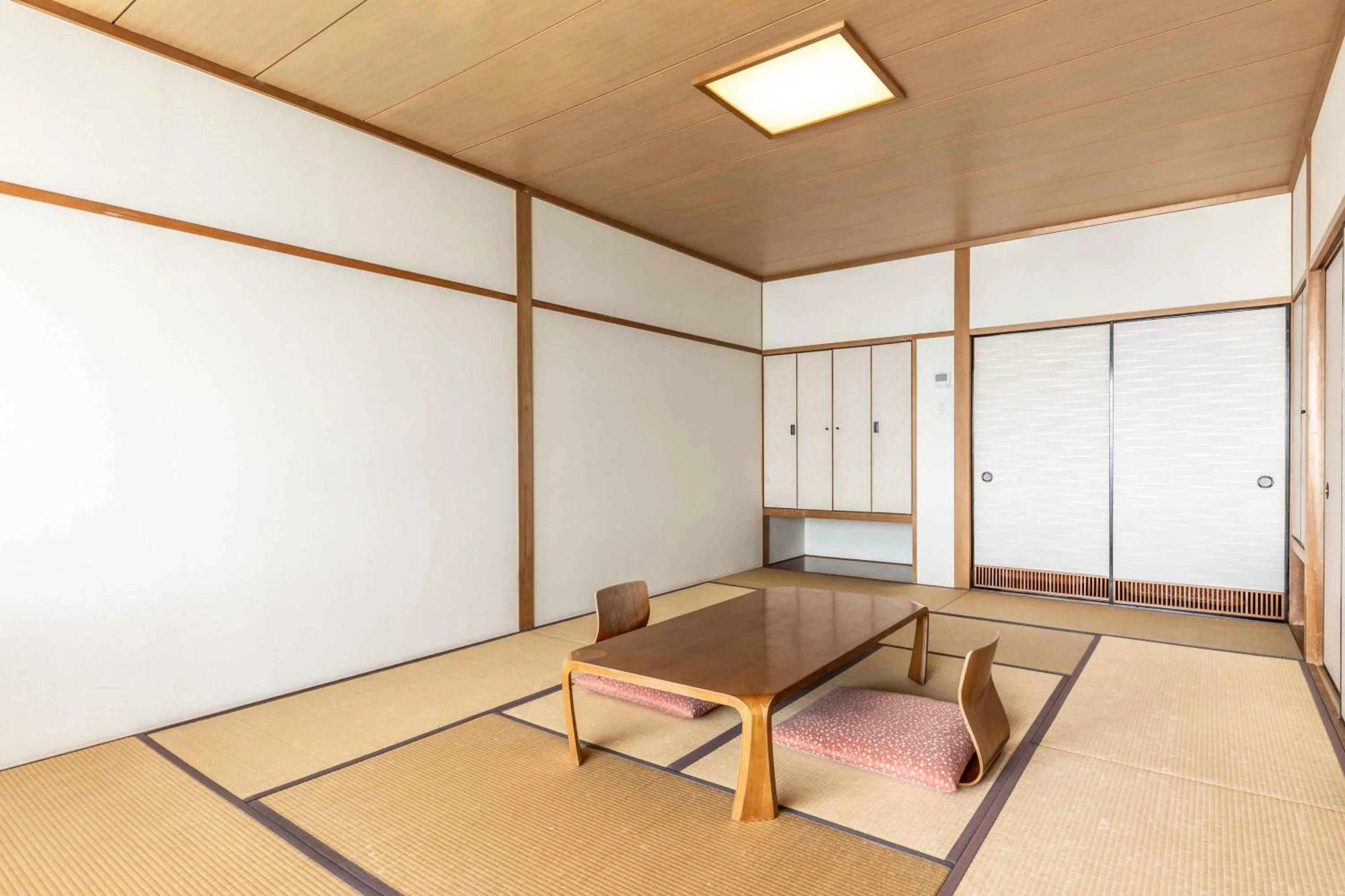 Photo of the whole room, Bed in Spa and Resort Hotel Solage Oita Hiji Beppuwan