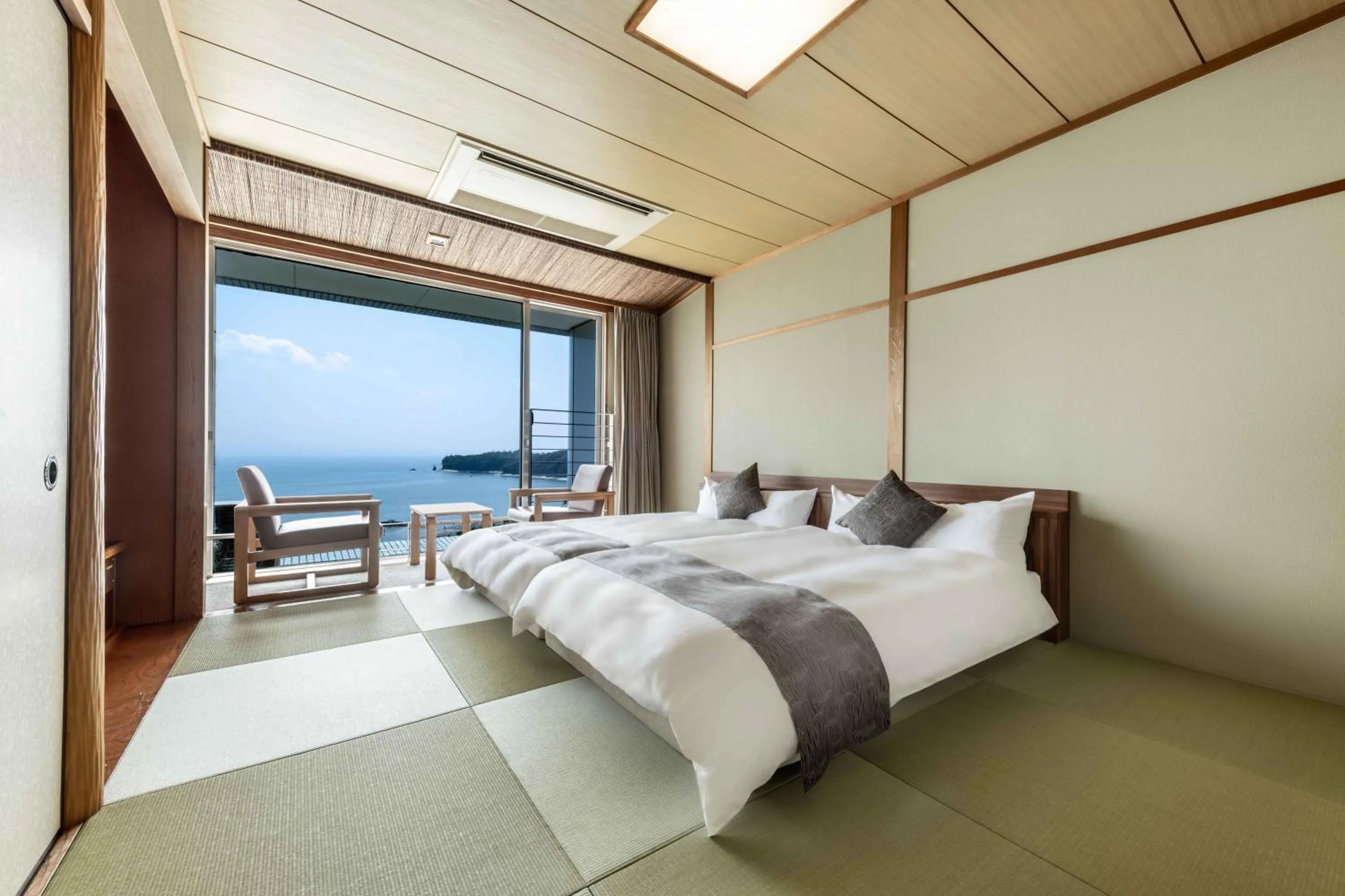 Photo of the whole room, Bed in Spa and Resort Hotel Solage Oita Hiji Beppuwan