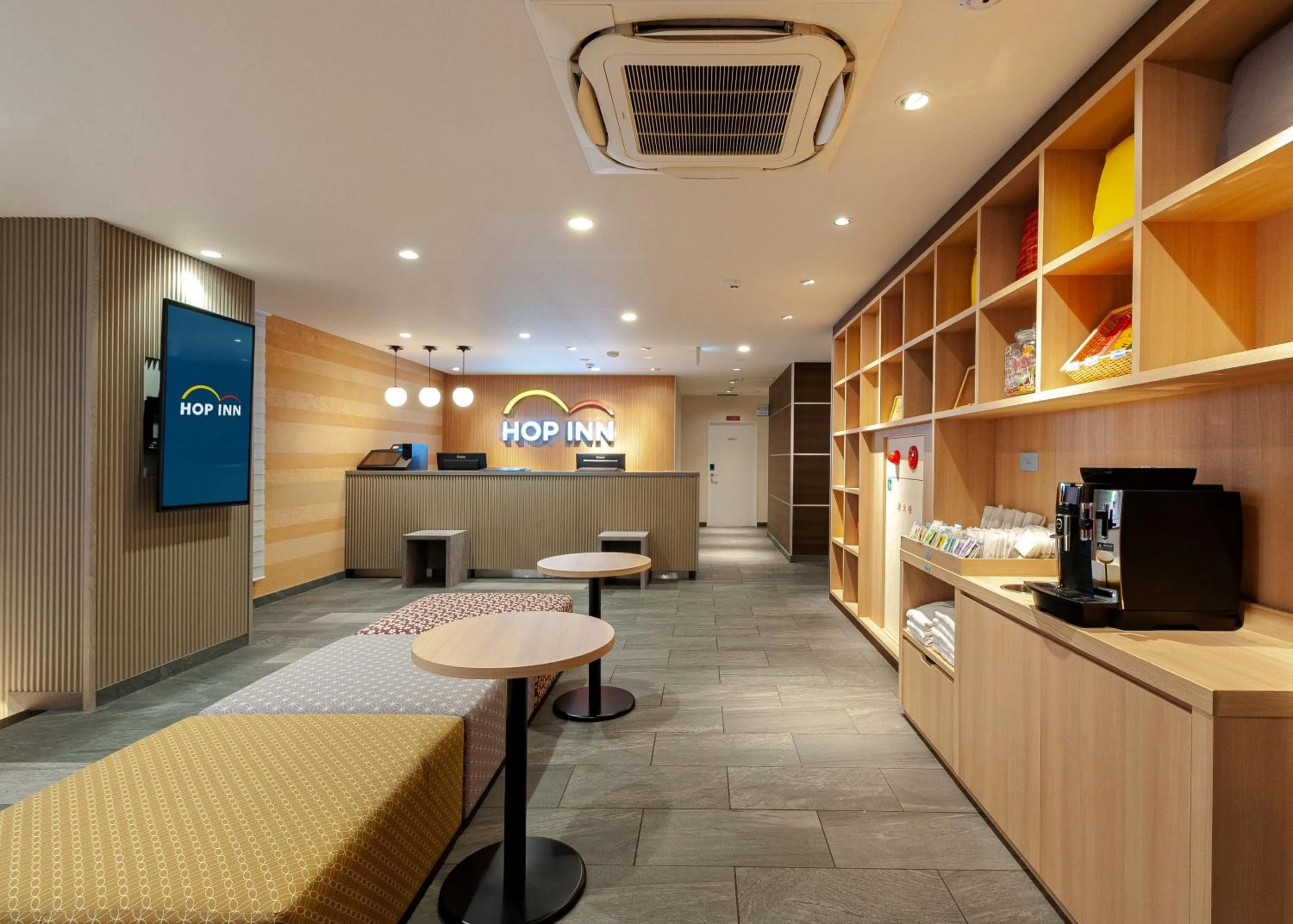Lobby or reception in Hop Inn Kyoto Shijo Omiya