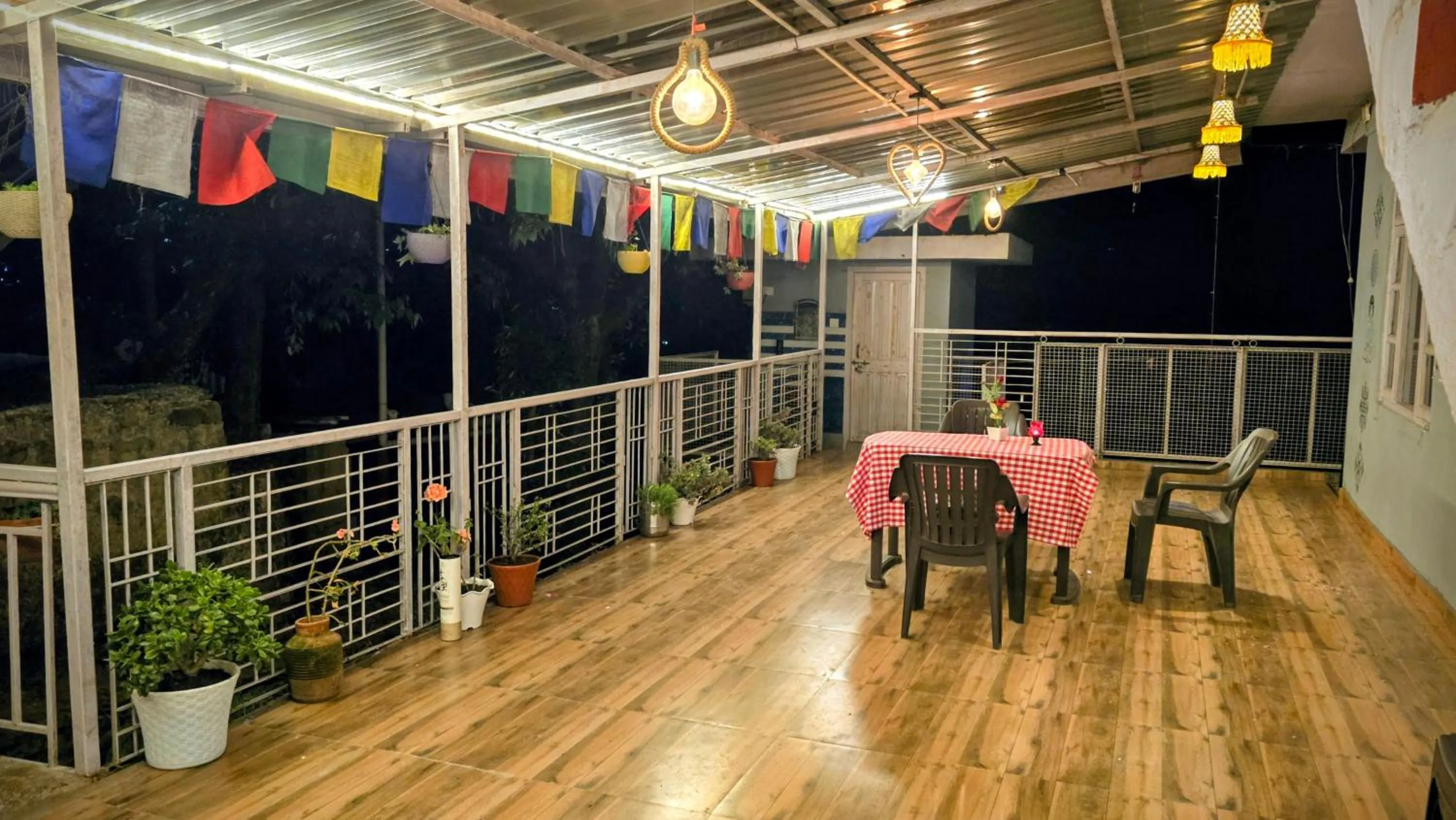 TREE HOUSE BY THE CITY ESCAPE