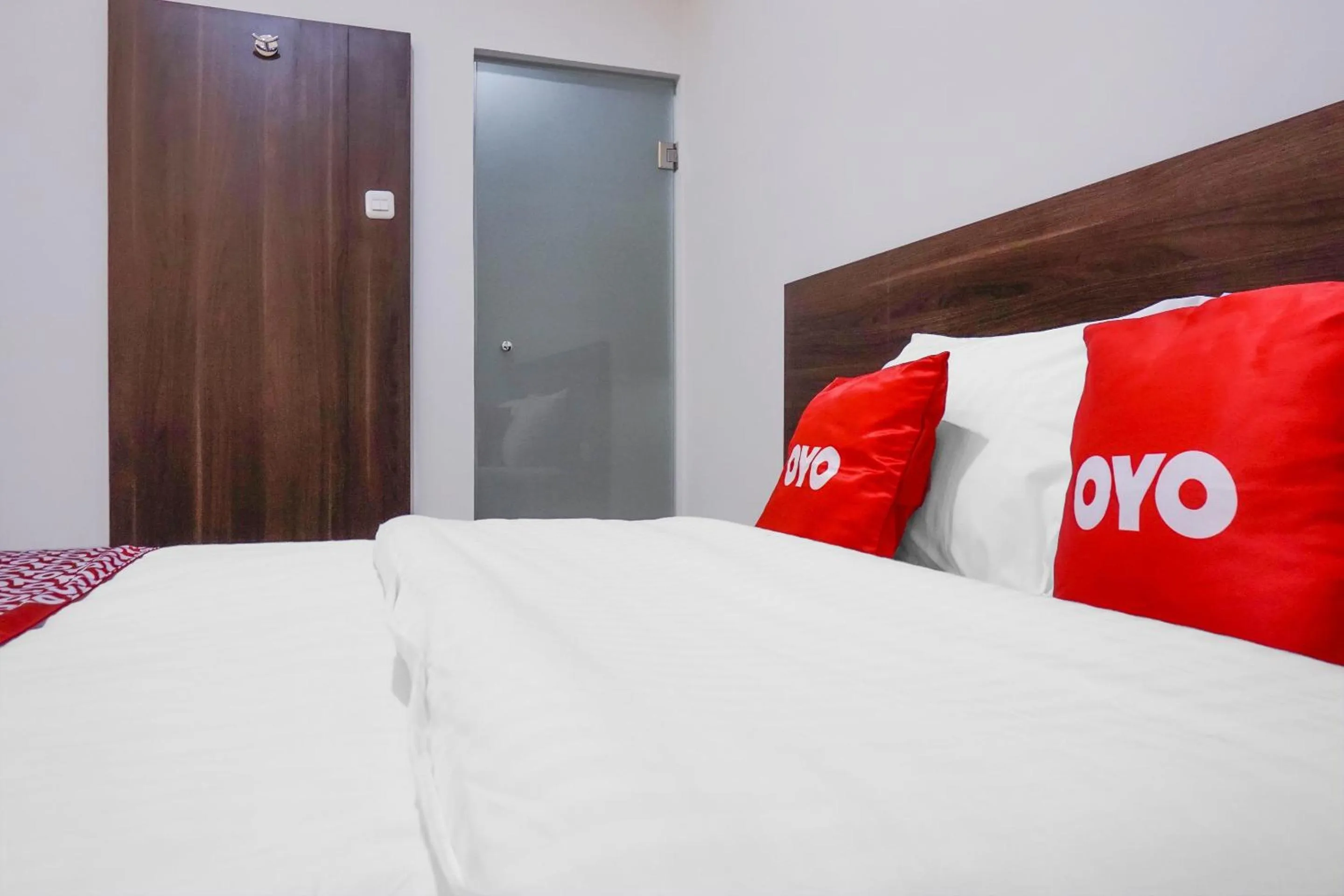 Bedroom, Bed in Hotel O Pioneer Pasar Baru