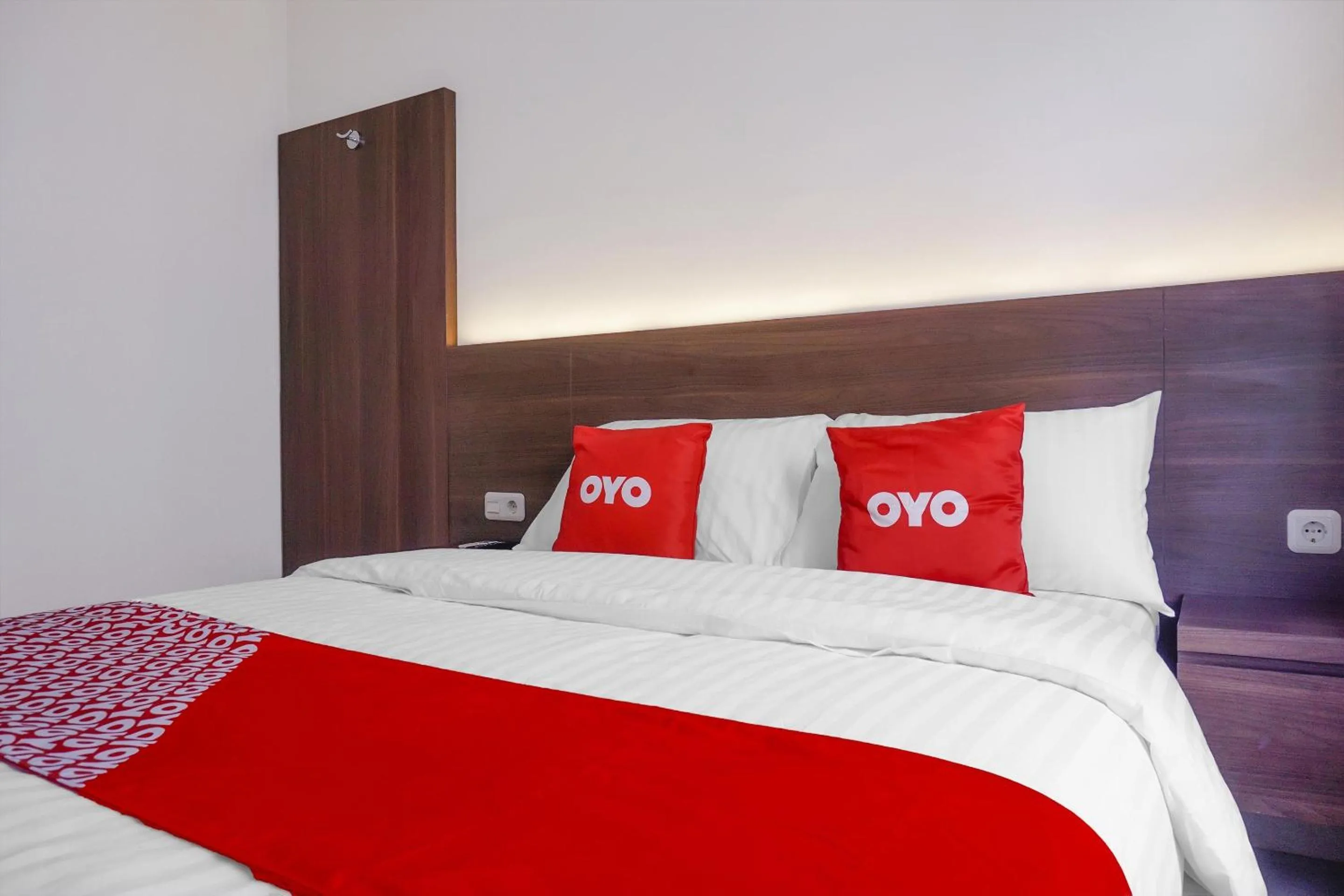 Bedroom, Bed in Hotel O Pioneer Pasar Baru