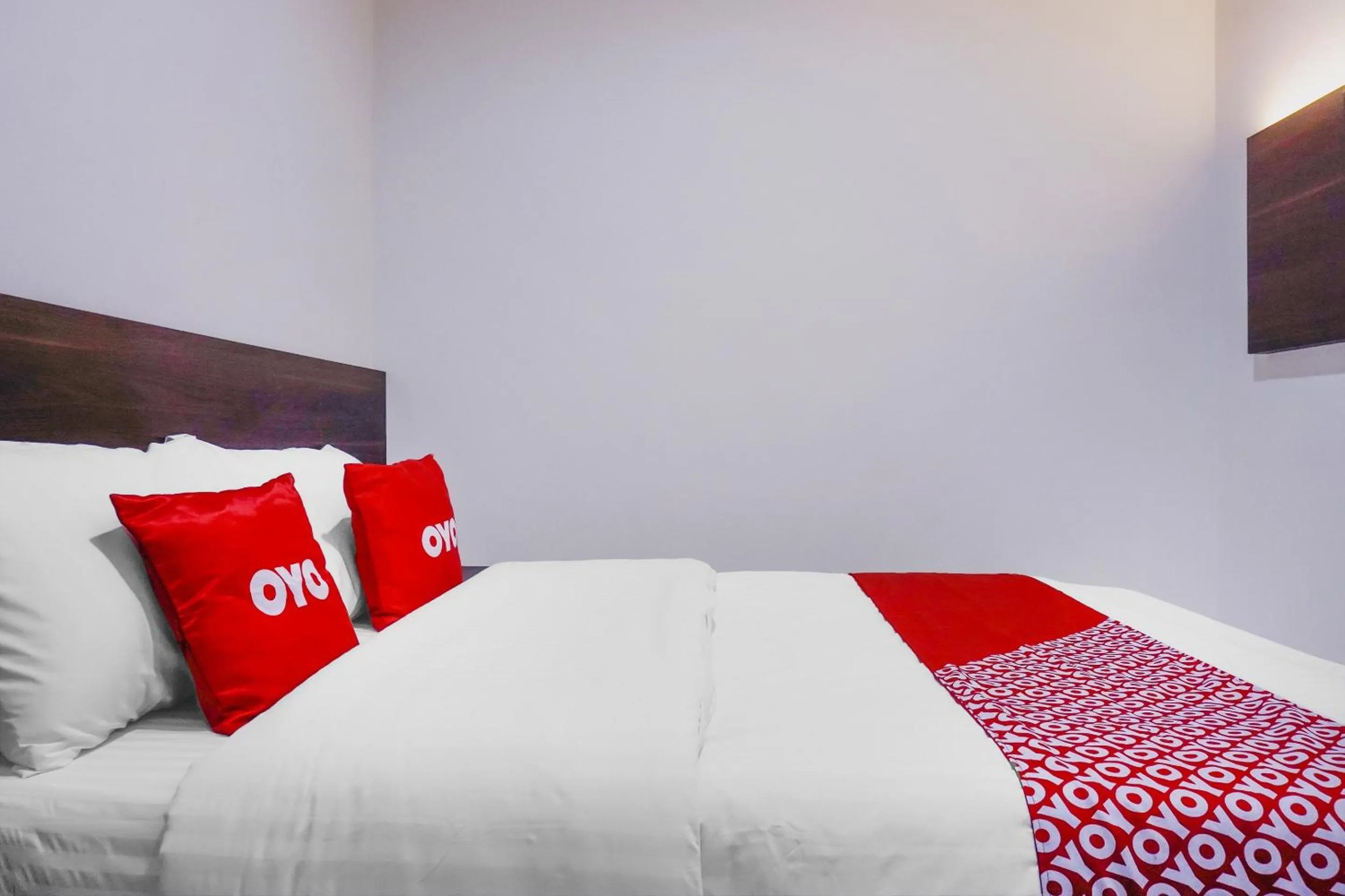 Bedroom, Bed in Hotel O Pioneer Pasar Baru