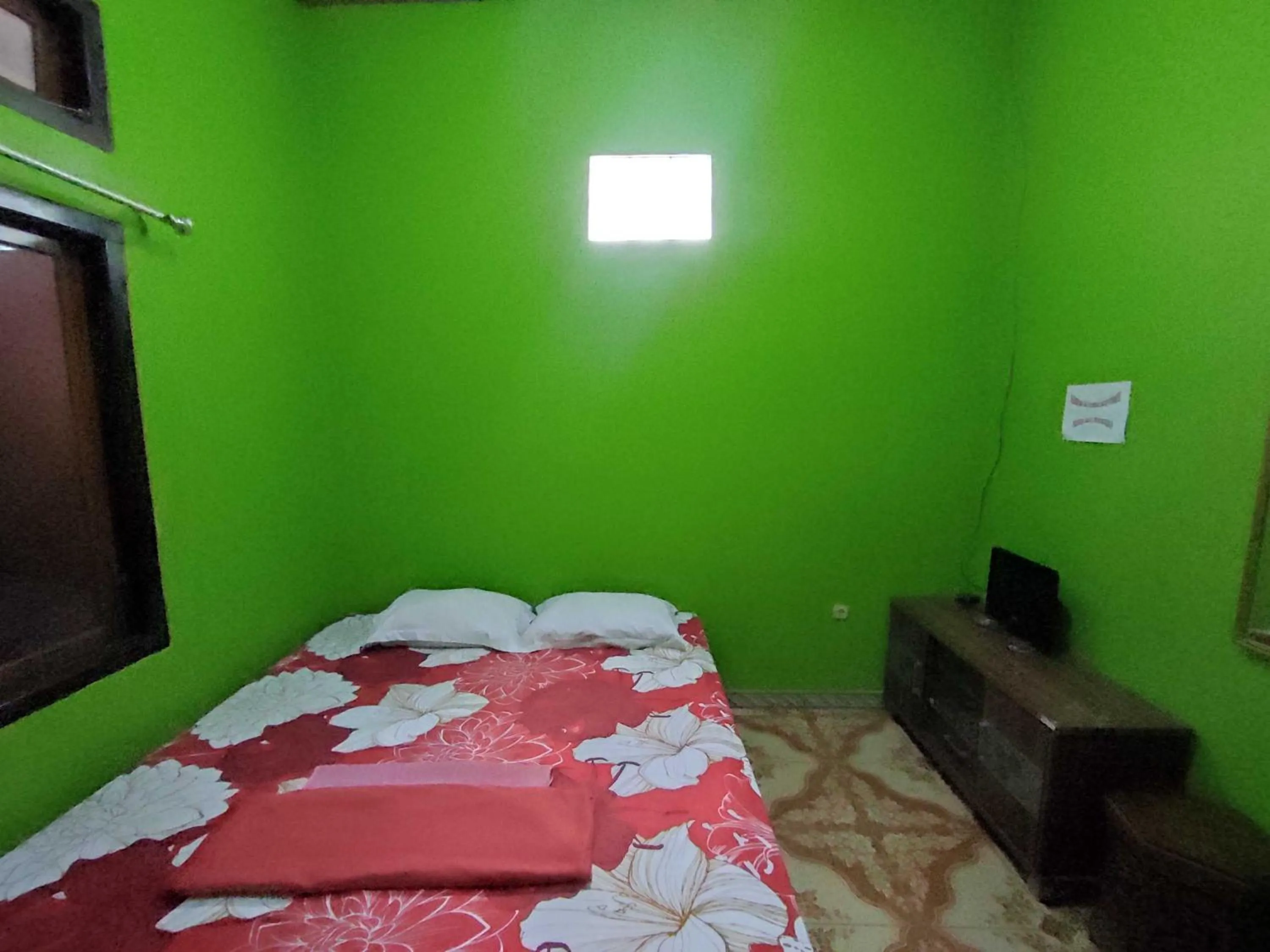 Bedroom, Bed in Hotel O Homestay Aqsa