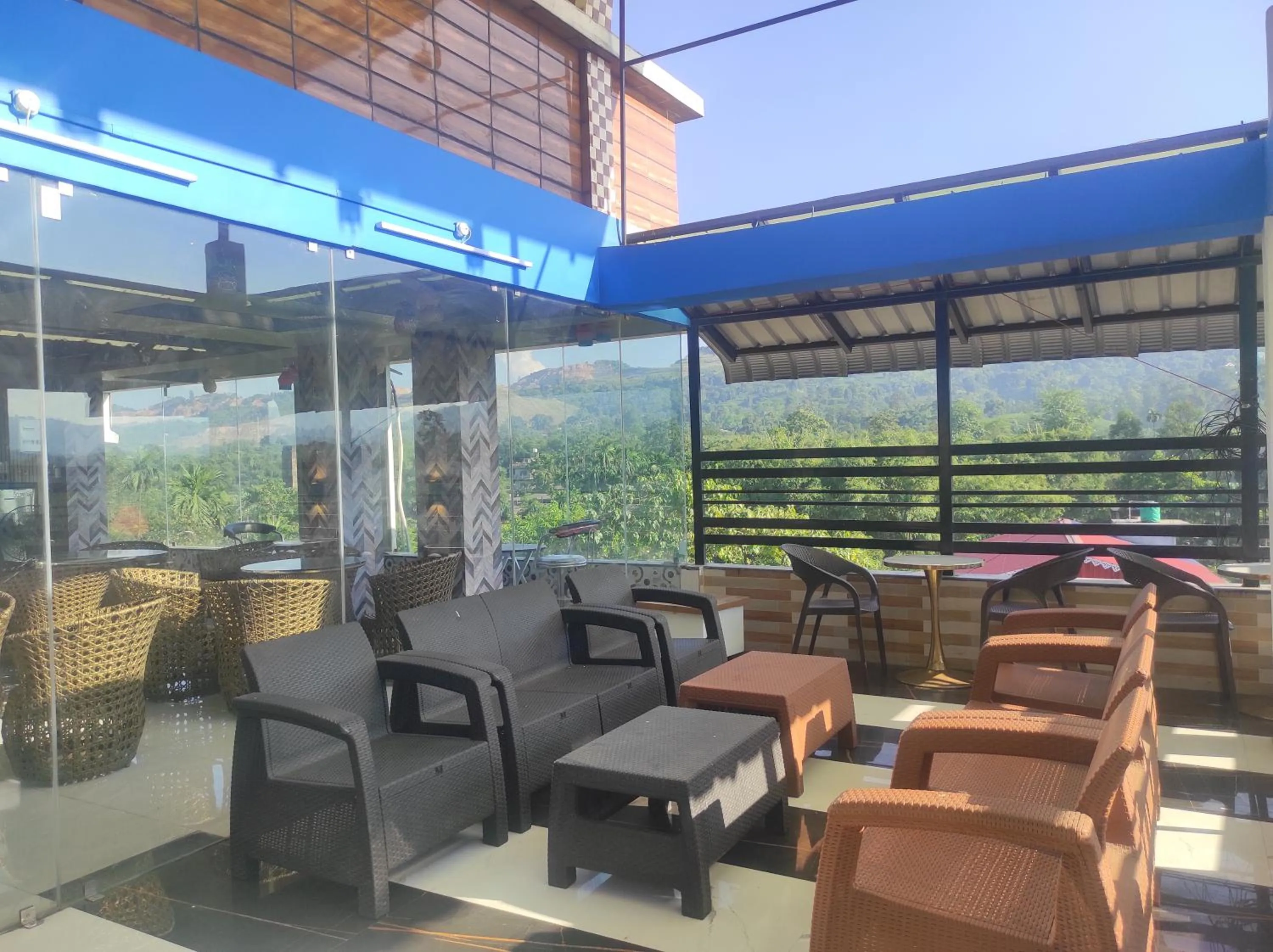 Restaurant/places to eat in HOTEL SG HUB TOWER