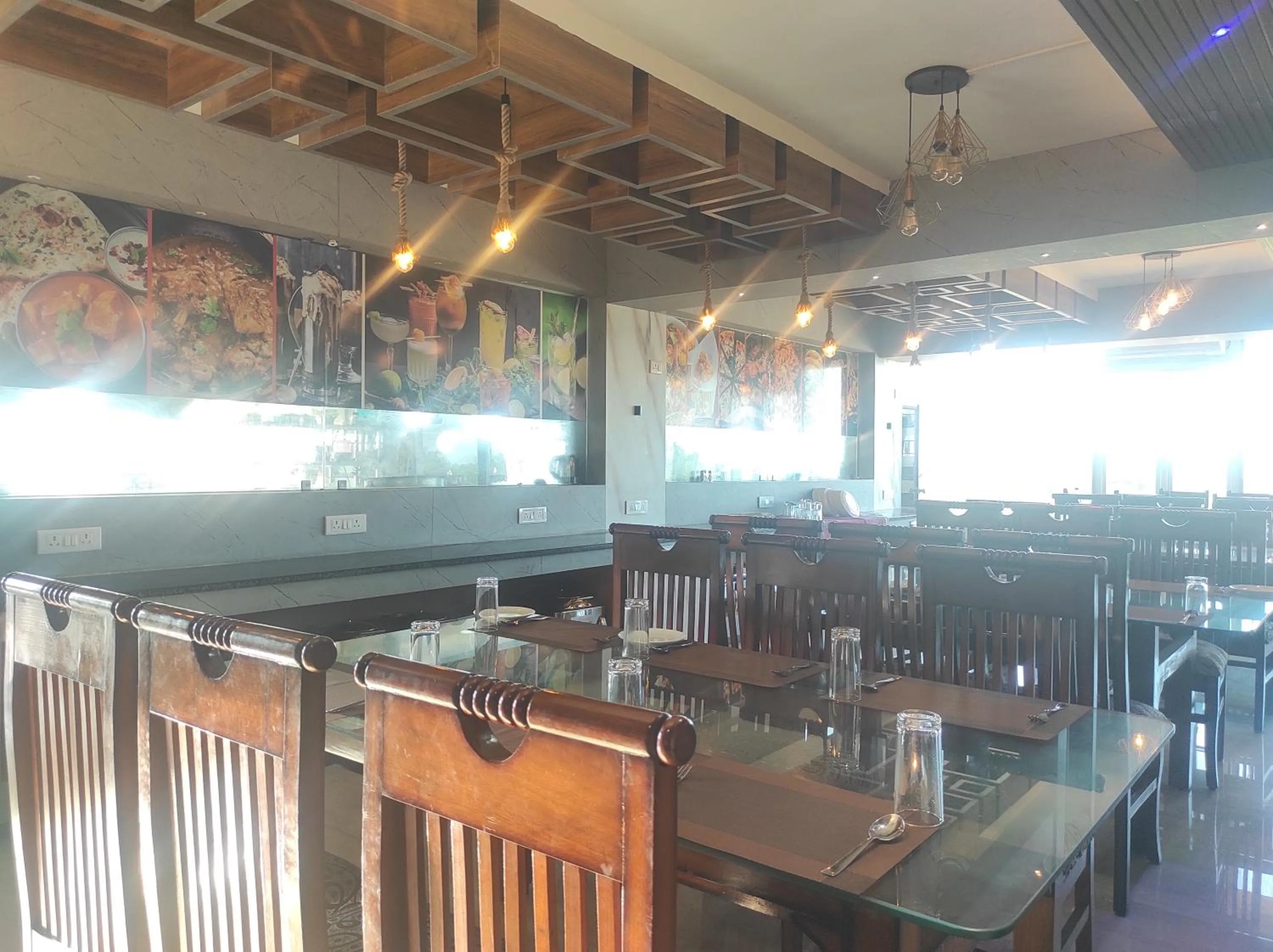 Restaurant/places to eat in HOTEL SG HUB TOWER