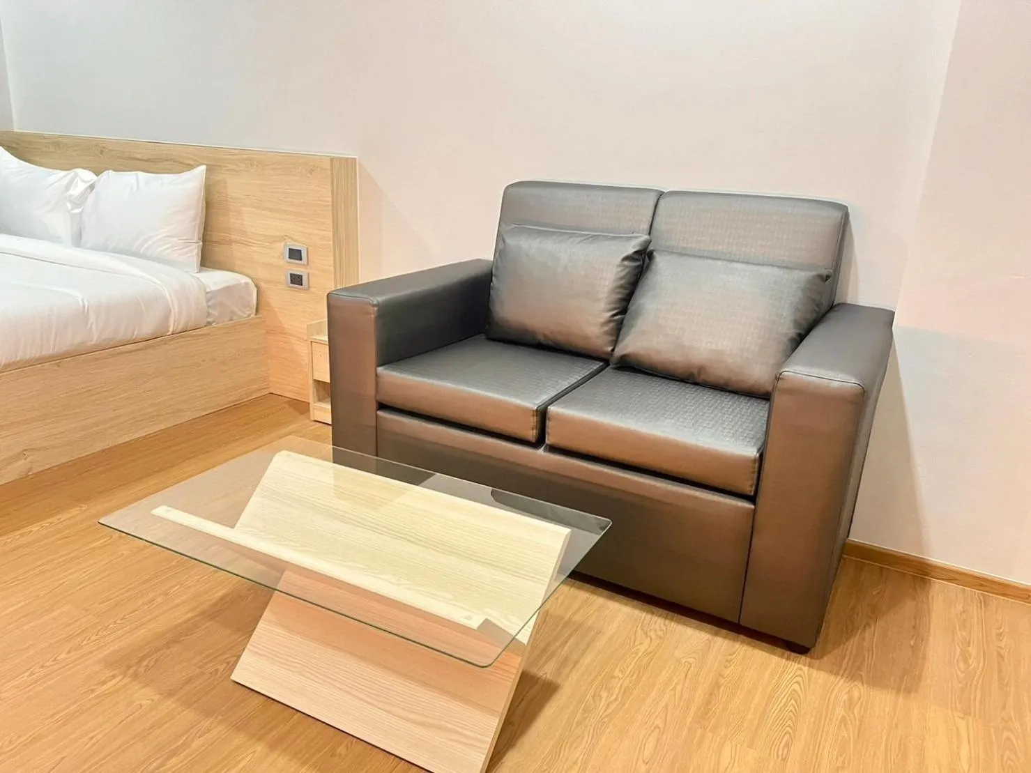 Communal lounge/ TV room, Bed in JIA HAUS Hotel Apartment