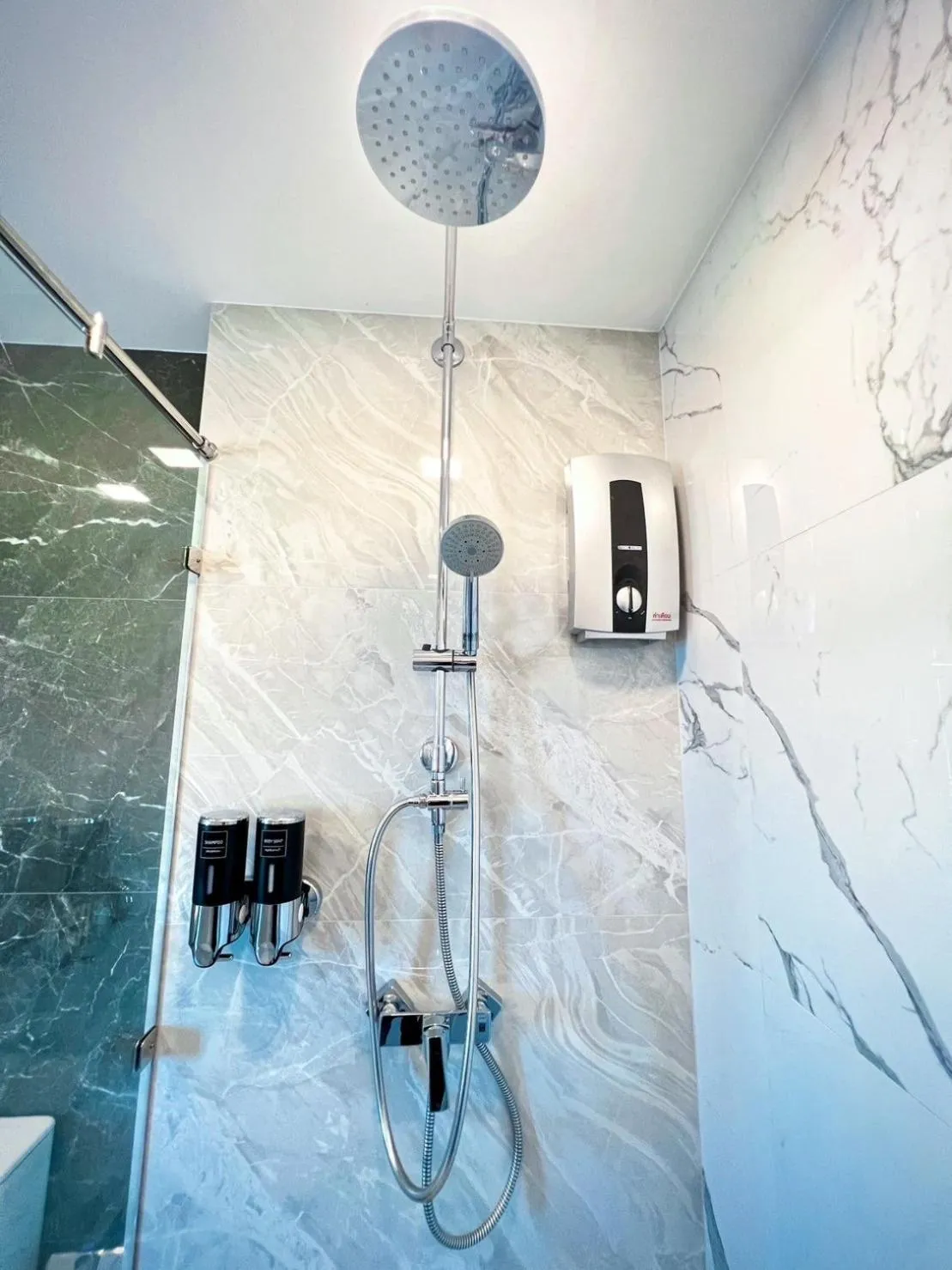 Shower in JIA HAUS Hotel Apartment