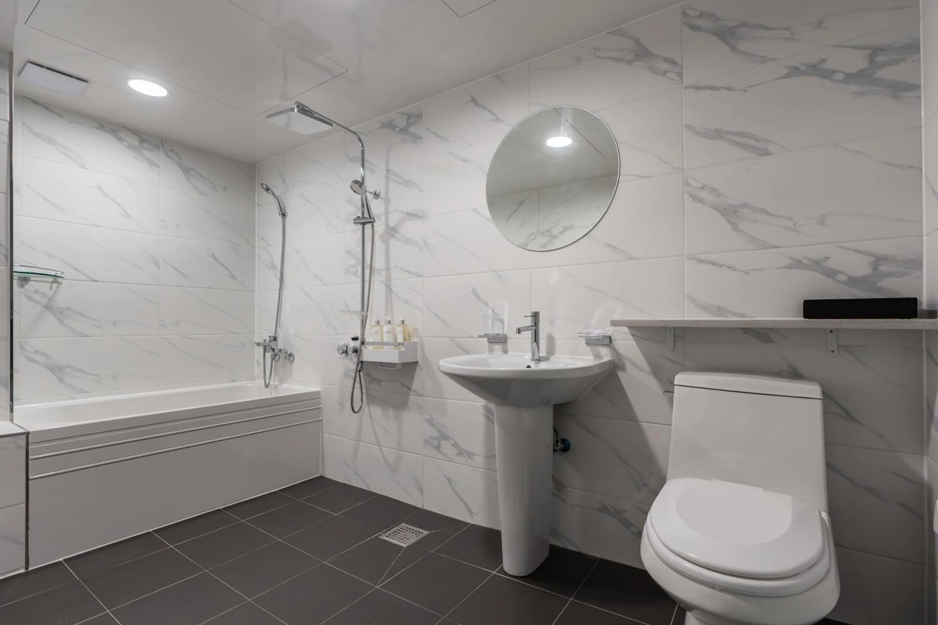 Toilet in Two H Hotel