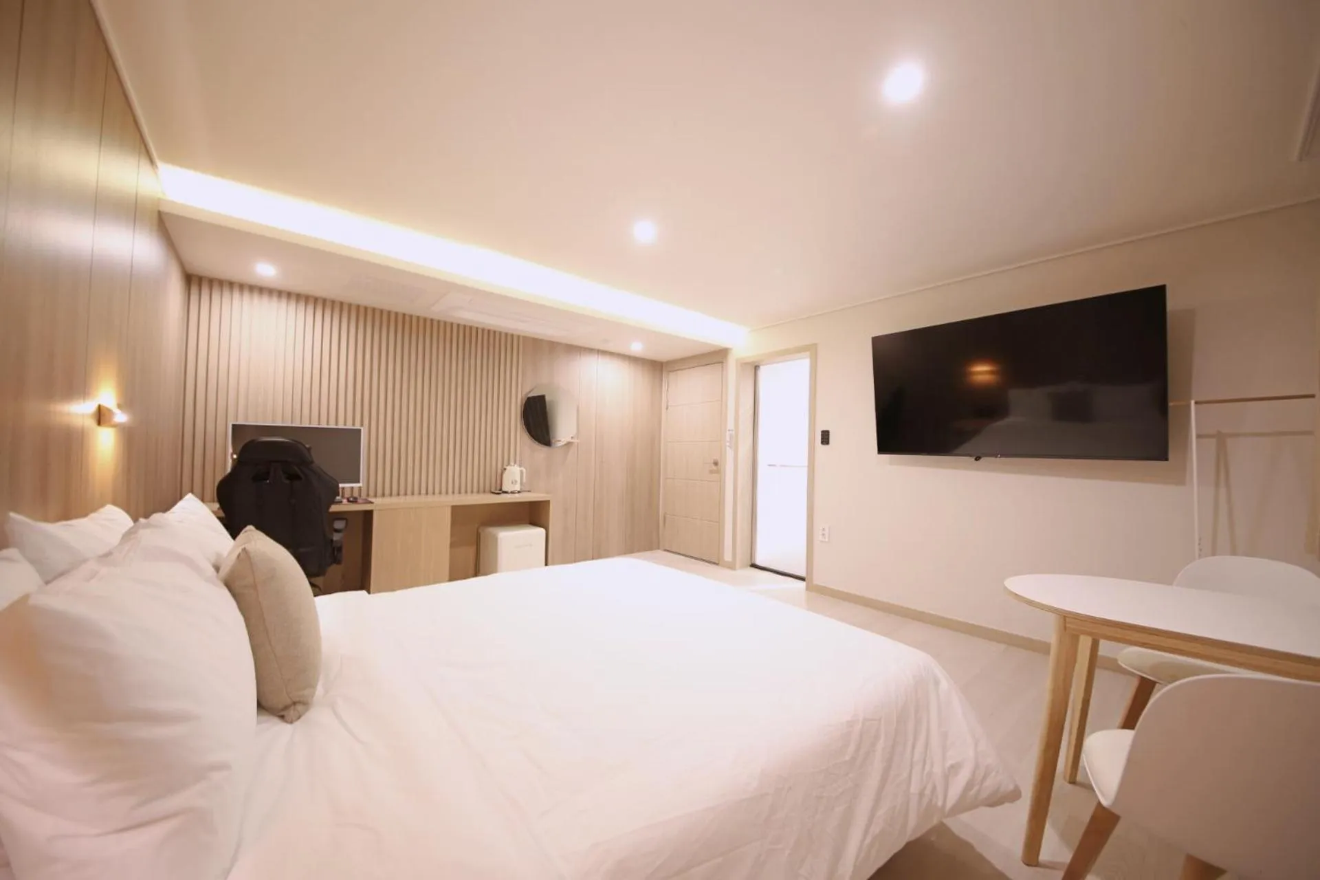 TV and multimedia, Bed in Two H Hotel