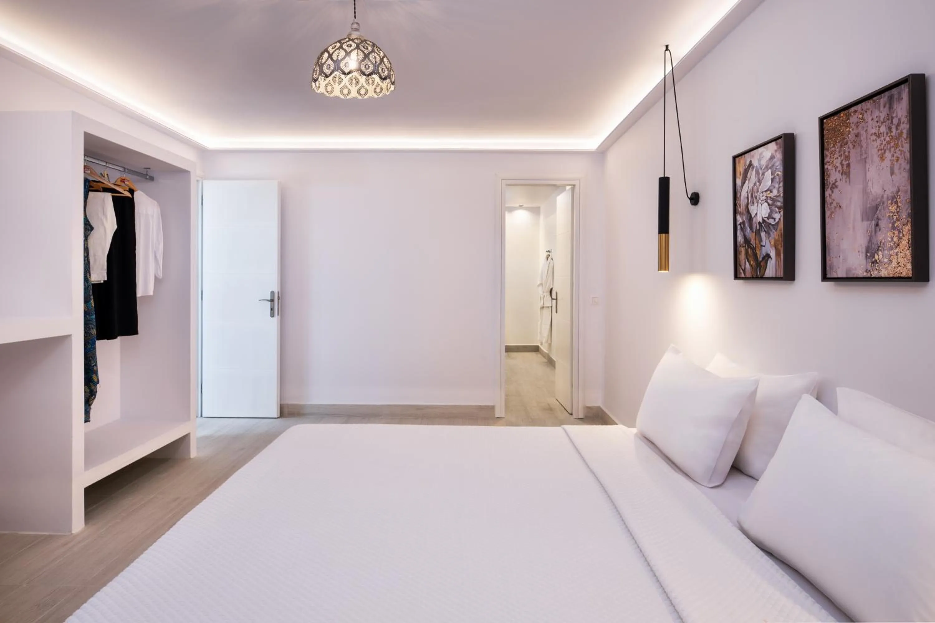 Bedroom, Bed in Palm Island Suites