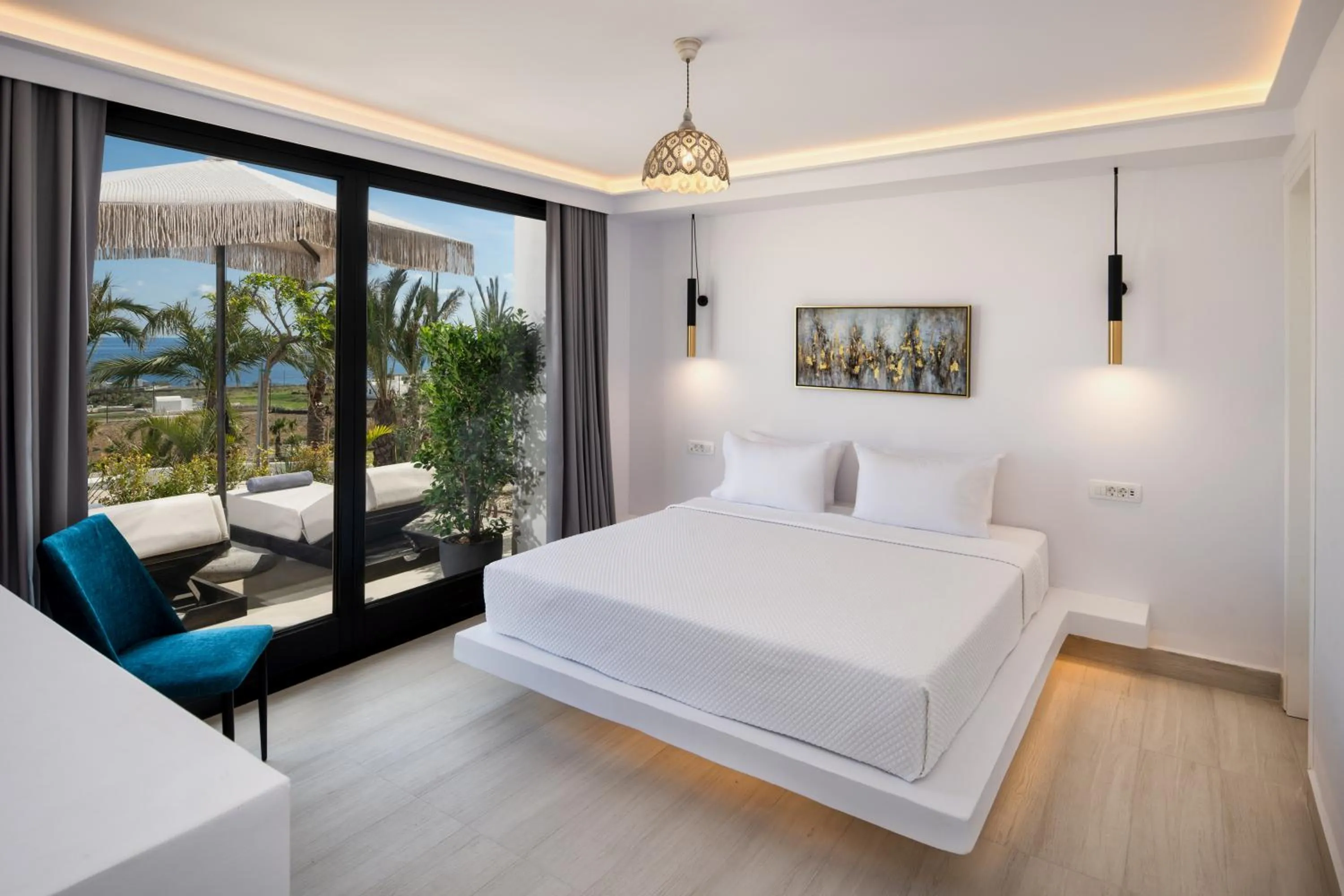 Bedroom, Bed in Palm Island Suites