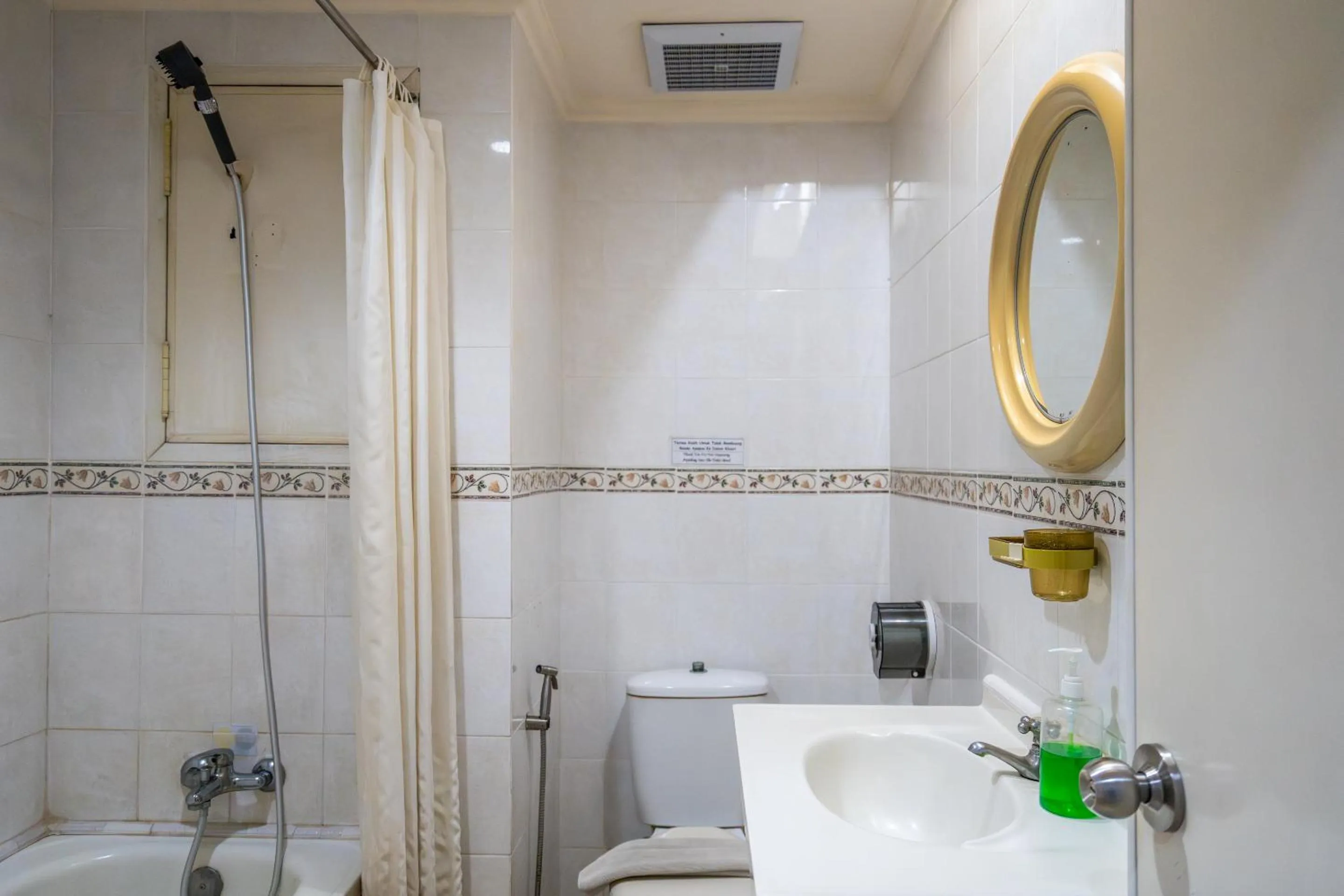 Bathroom in Ammara Legian By Vilarisi - 8 Minute Walk To The Beach