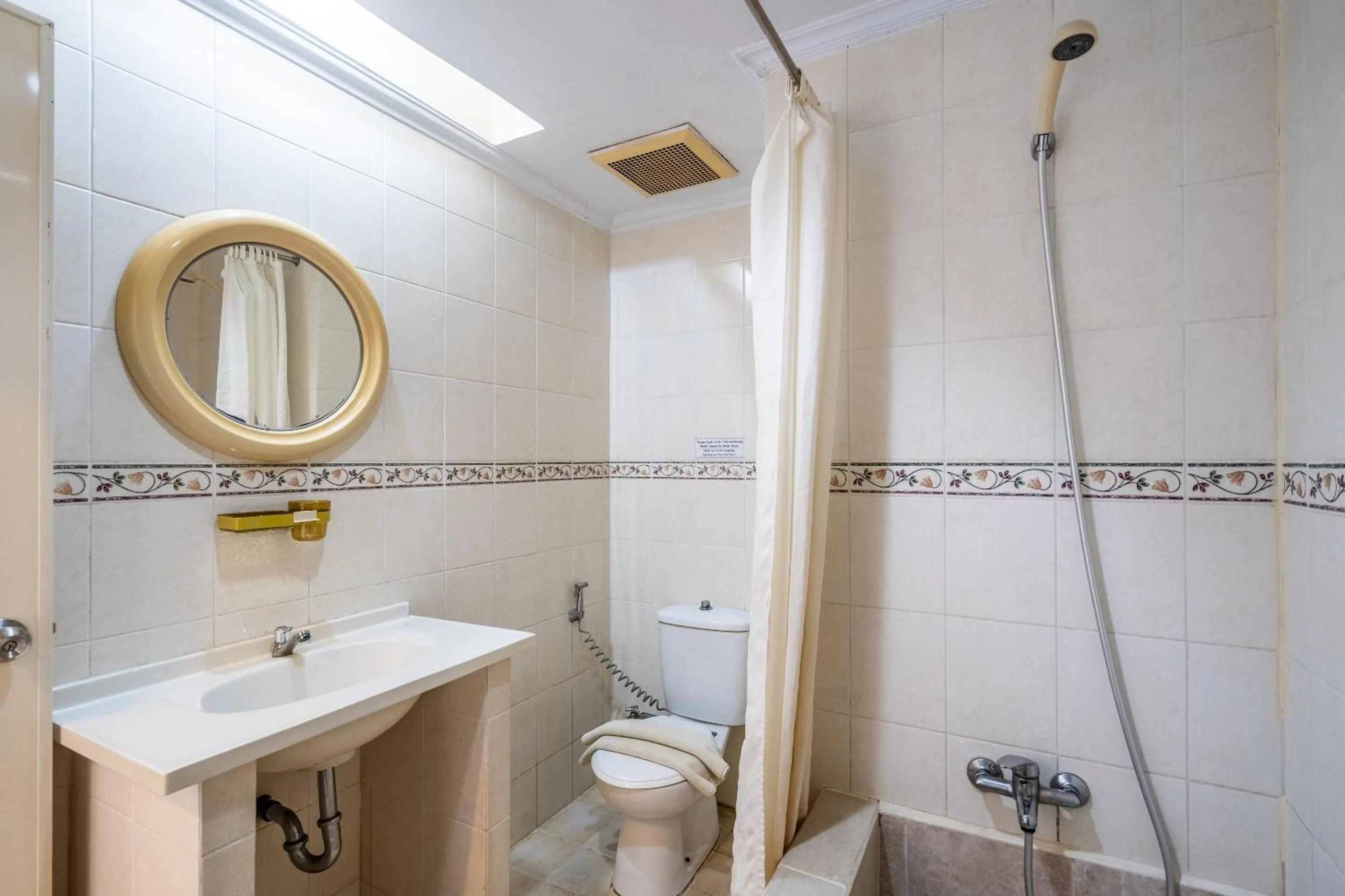 Bathroom in Ammara Legian By Vilarisi - 8 Minute Walk To The Beach