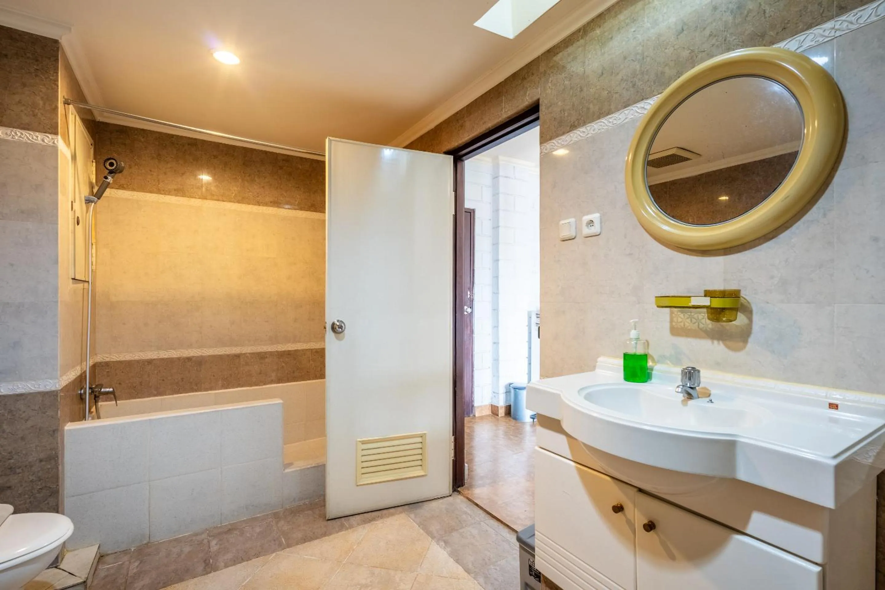 Shower in Ammara Legian By Vilarisi - 8 Minute Walk To The Beach