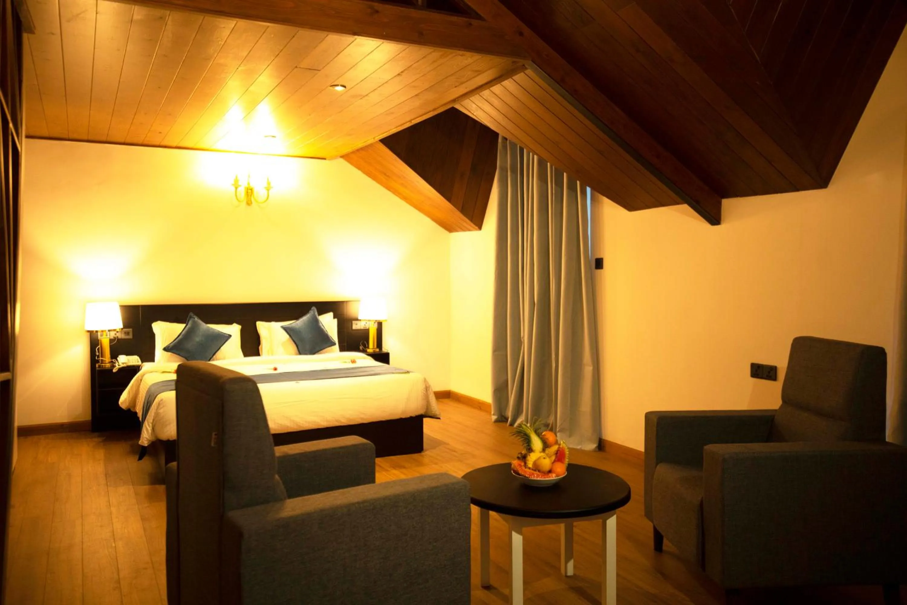 Photo of the whole room, Bed in Single Tree Mount Hotel