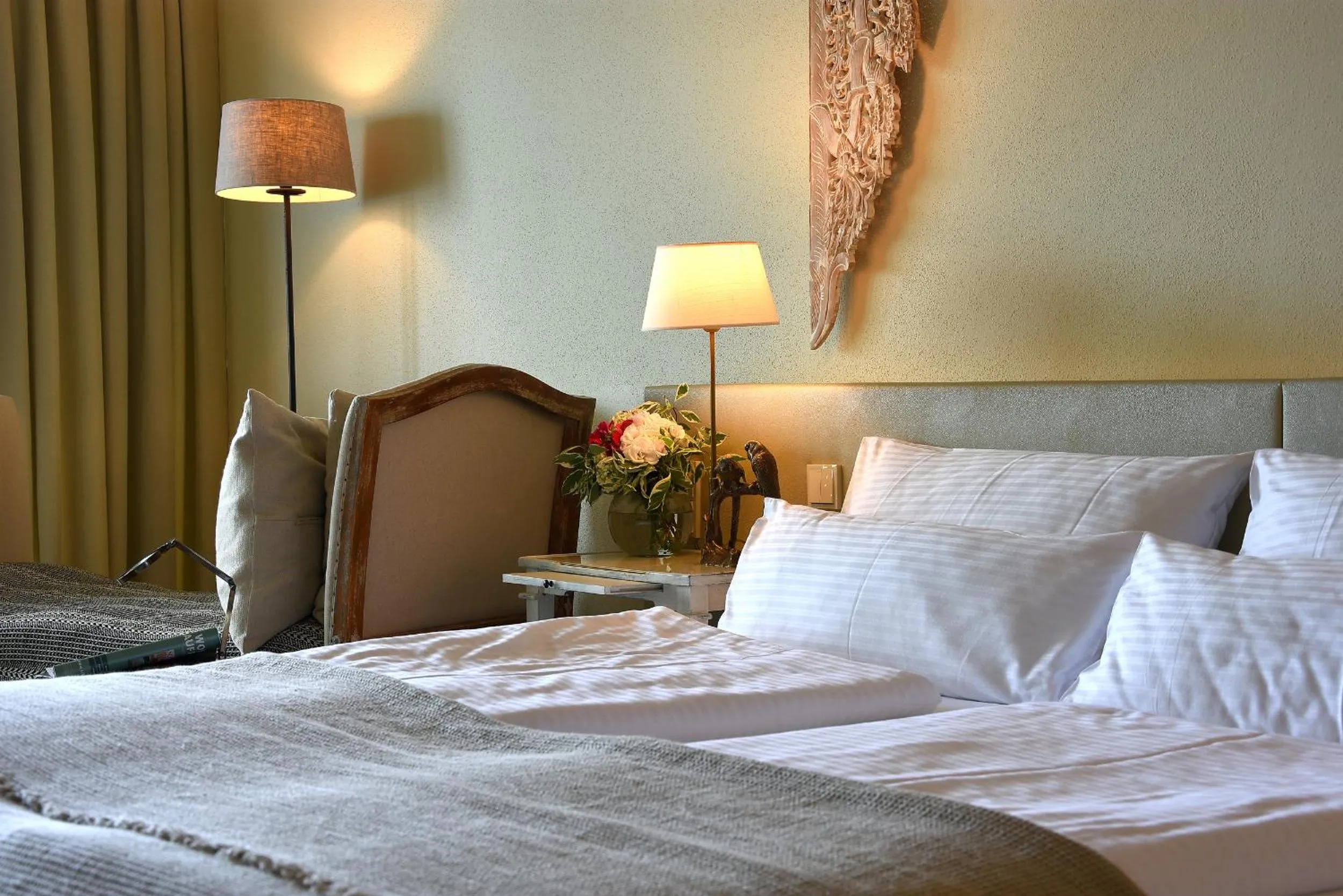 Bed in Wellnessgarten-Hotel