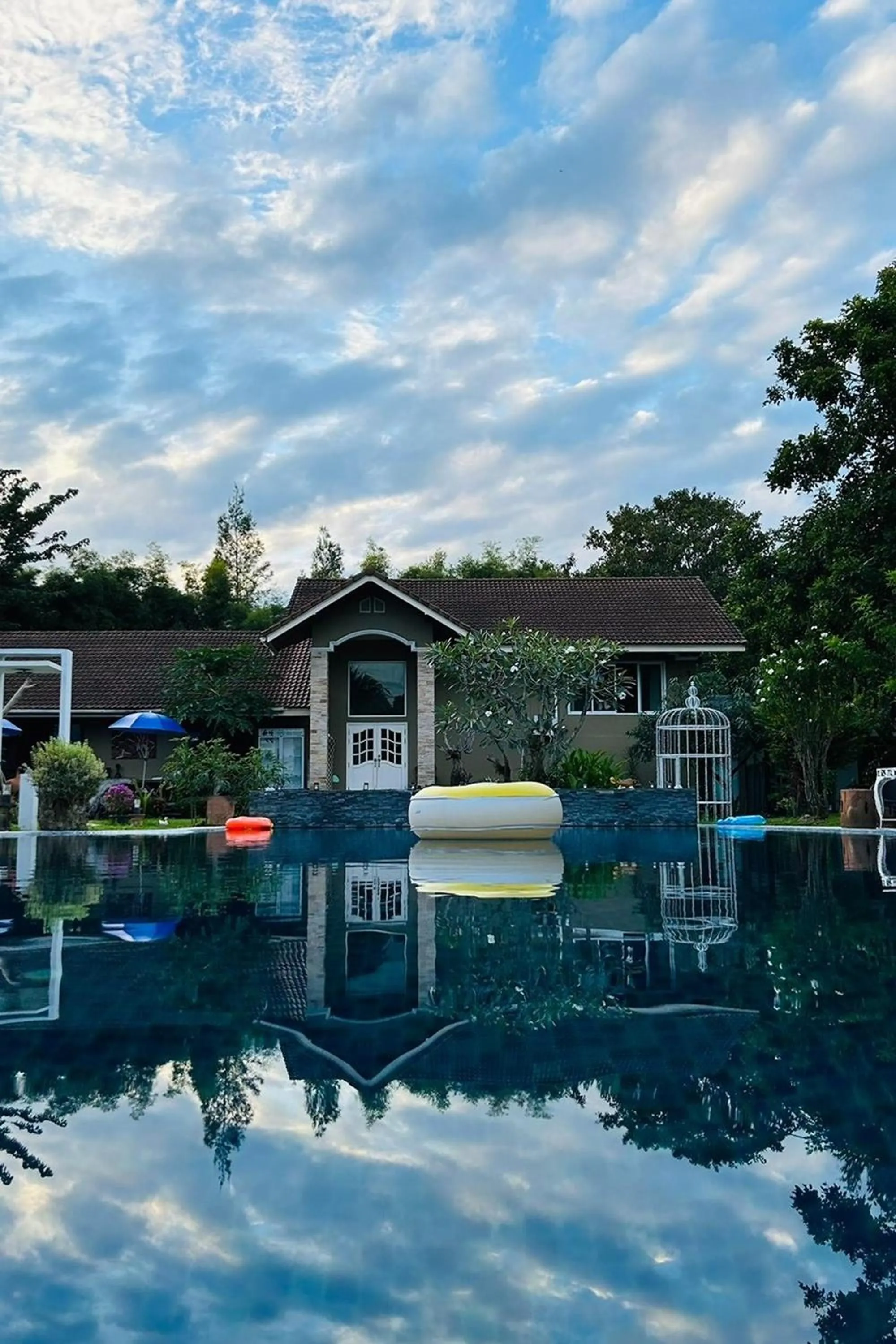 Swimming pool in Thai Good Arts Resort