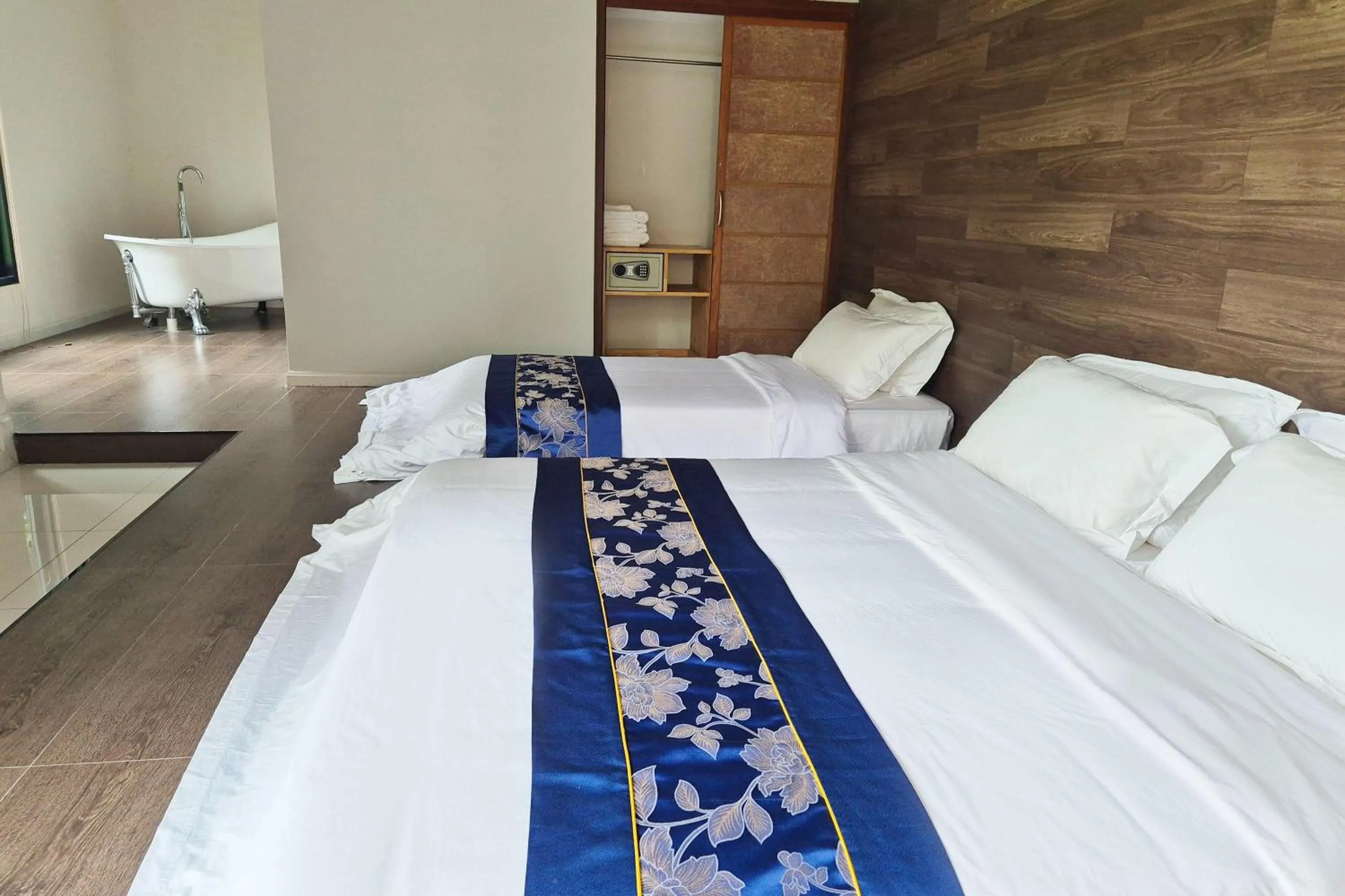 Bed in Thai Good Arts Resort