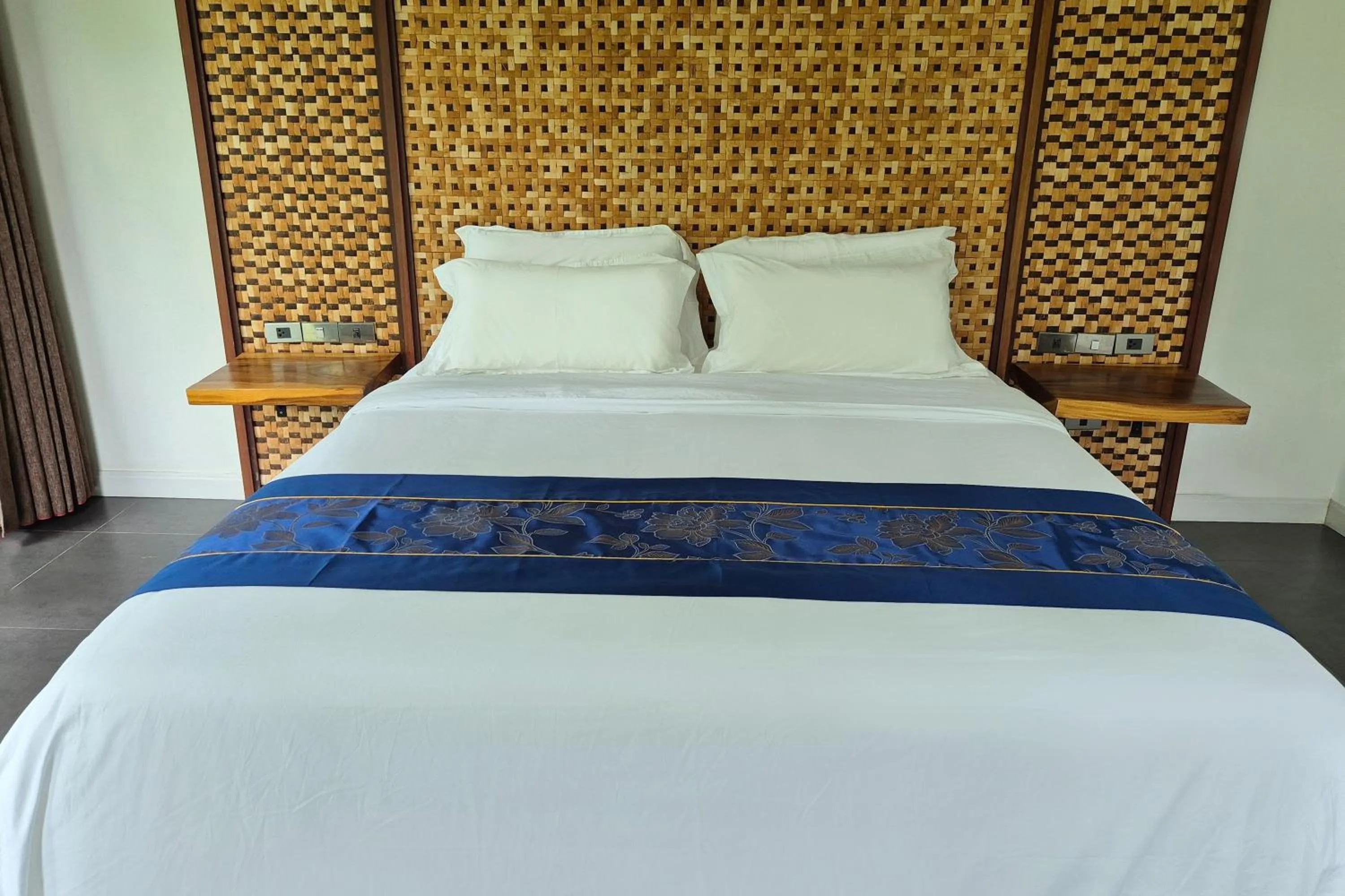 Bed in Thai Good Arts Resort