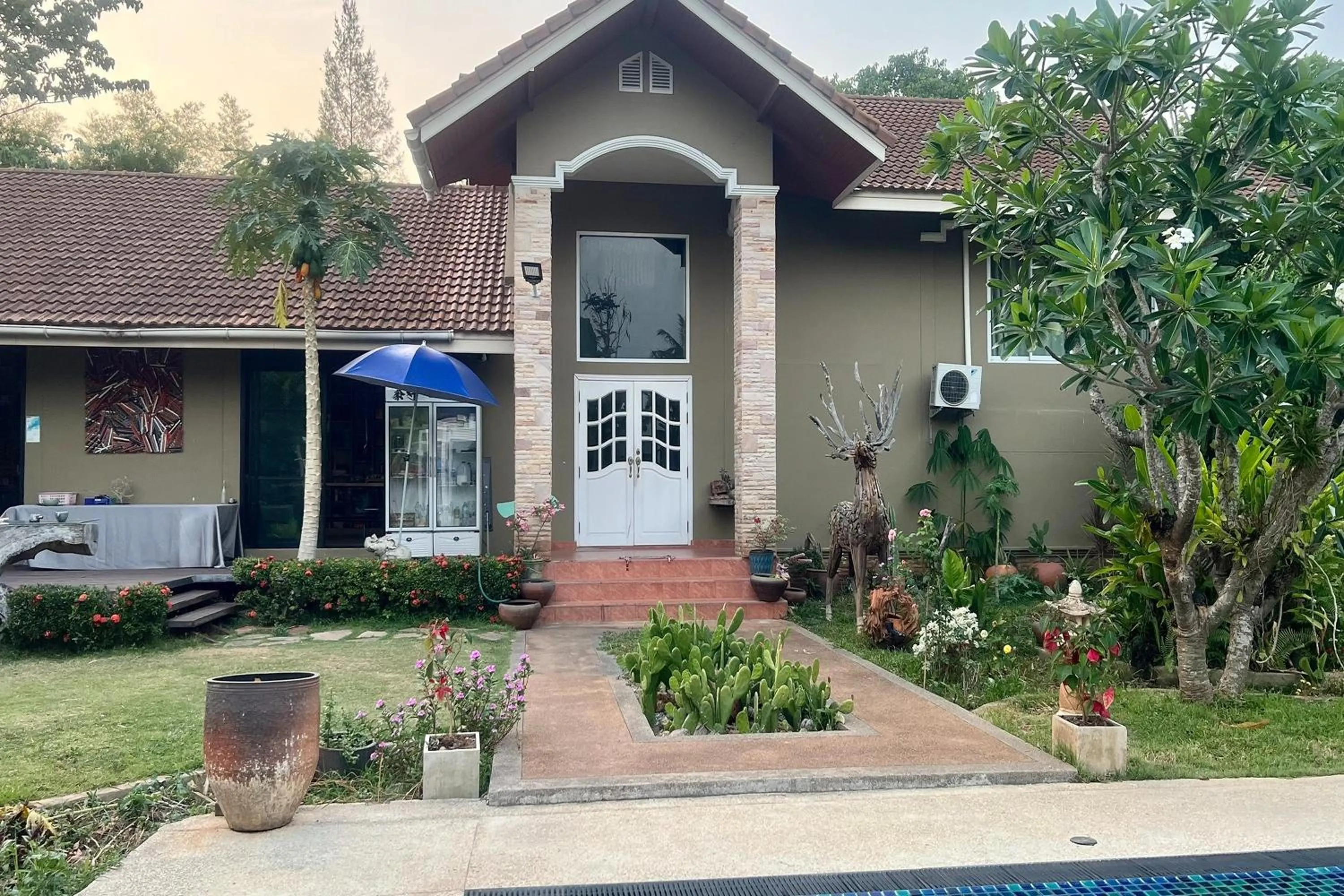 Property building in Thai Good Arts Resort