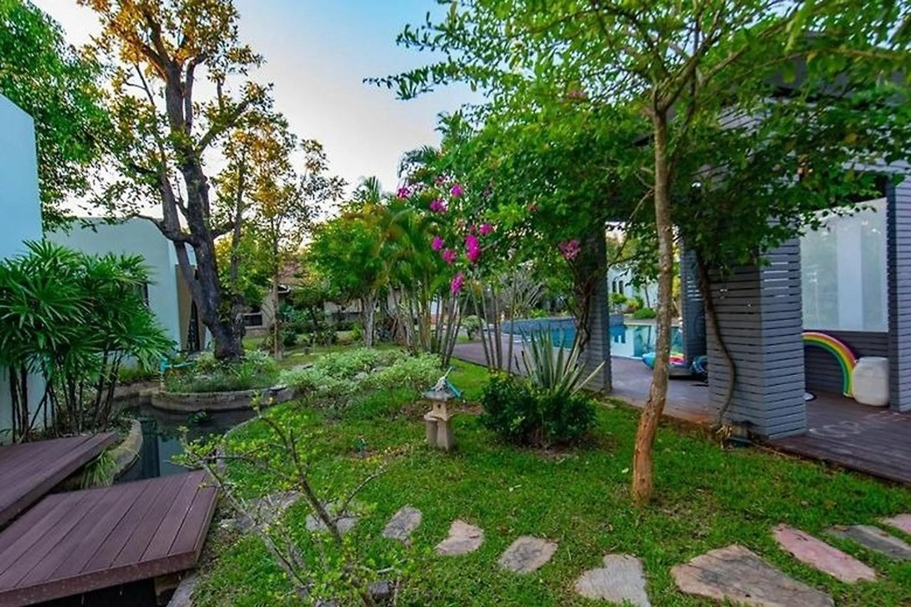 Garden in Thai Good Arts Resort