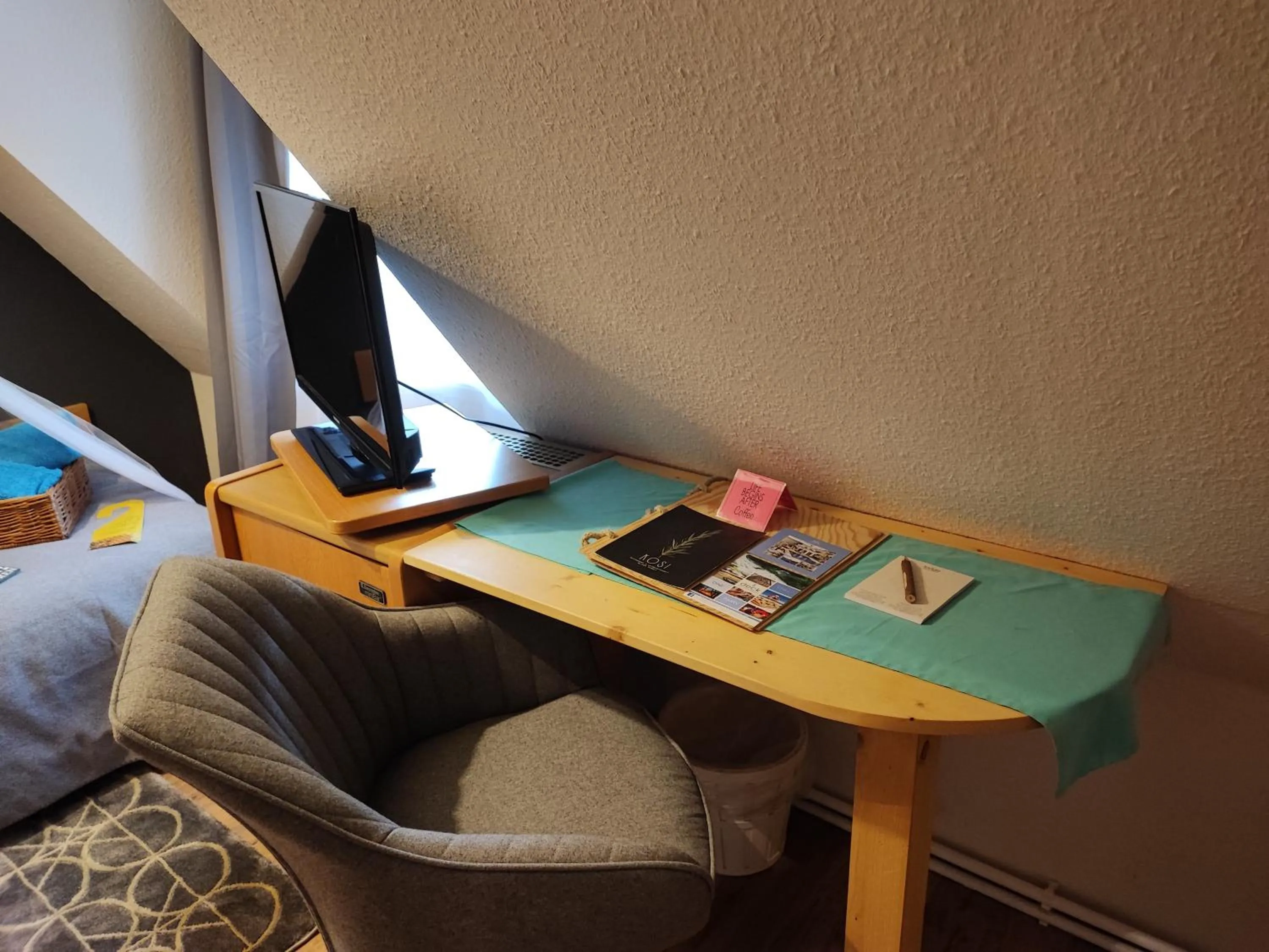 Seating area in Lodge Seaside Boutique Hotel