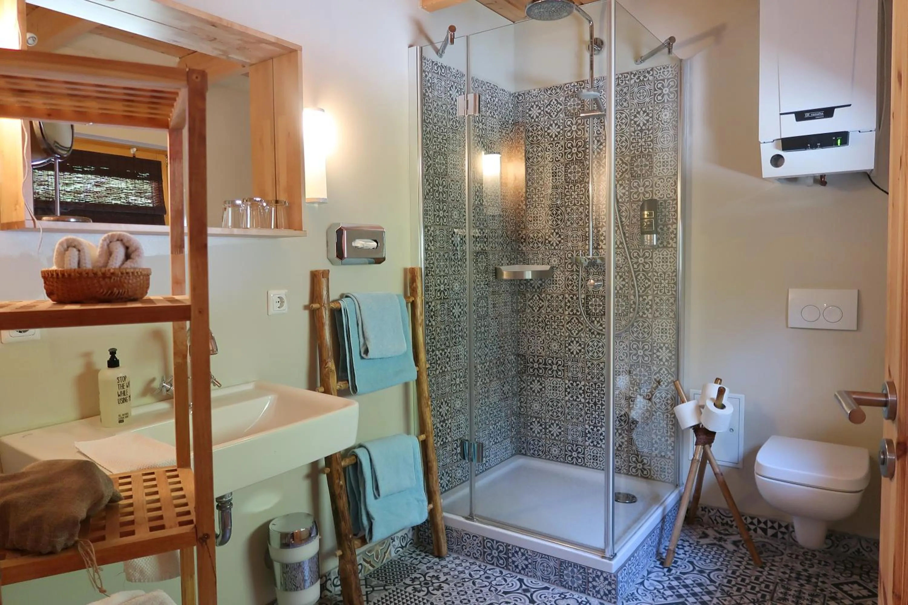 Bathroom in Lodge Seaside Boutique Hotel