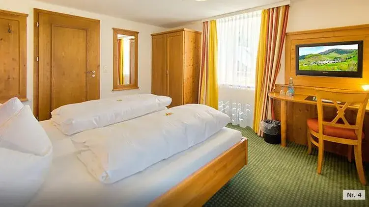 Family Room with Balcony - single occupancy in Landhotel Löwen Bernau Family Room with Balcony - single occupancy in Landhotel Löwen Bernau
